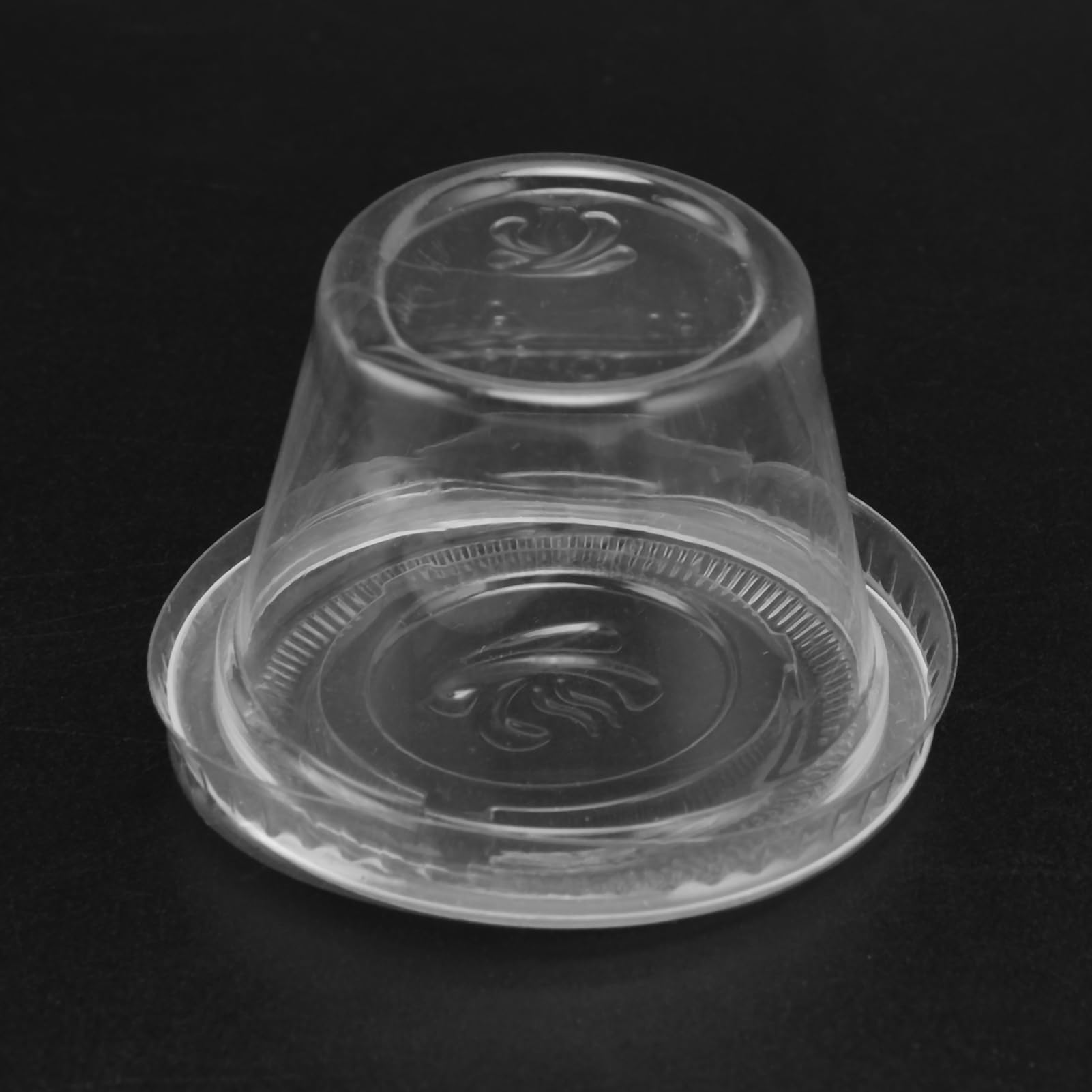 100-Pack 1 oz Clear Plastic Portion Cups with Lids - Disposable Jello Shot & Condiment Containers for Sauce, Pudding, Dipping - Perfect for Parties, Catering, Restaurants & Home Use