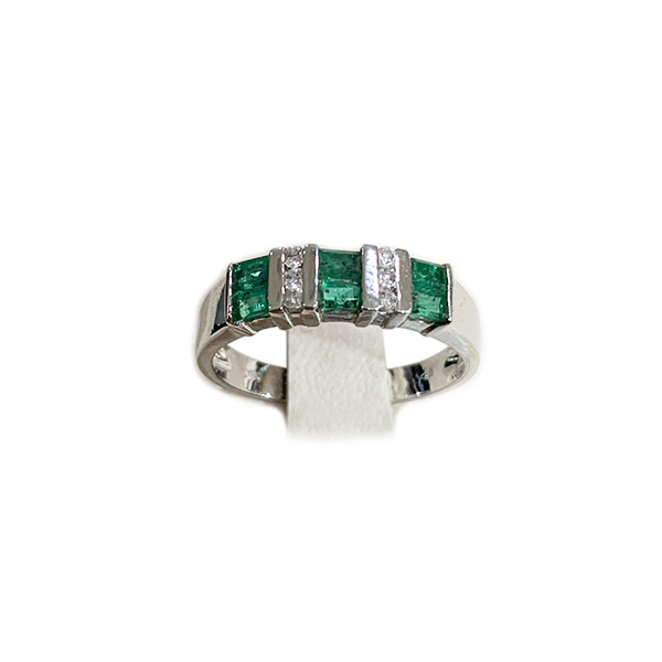 14K White Gold Emerald Ring for Women - Elegant Solitaire Green Gemstone Engagement & Wedding Band - Perfect for Proposals, Anniversaries, and Special Occasions