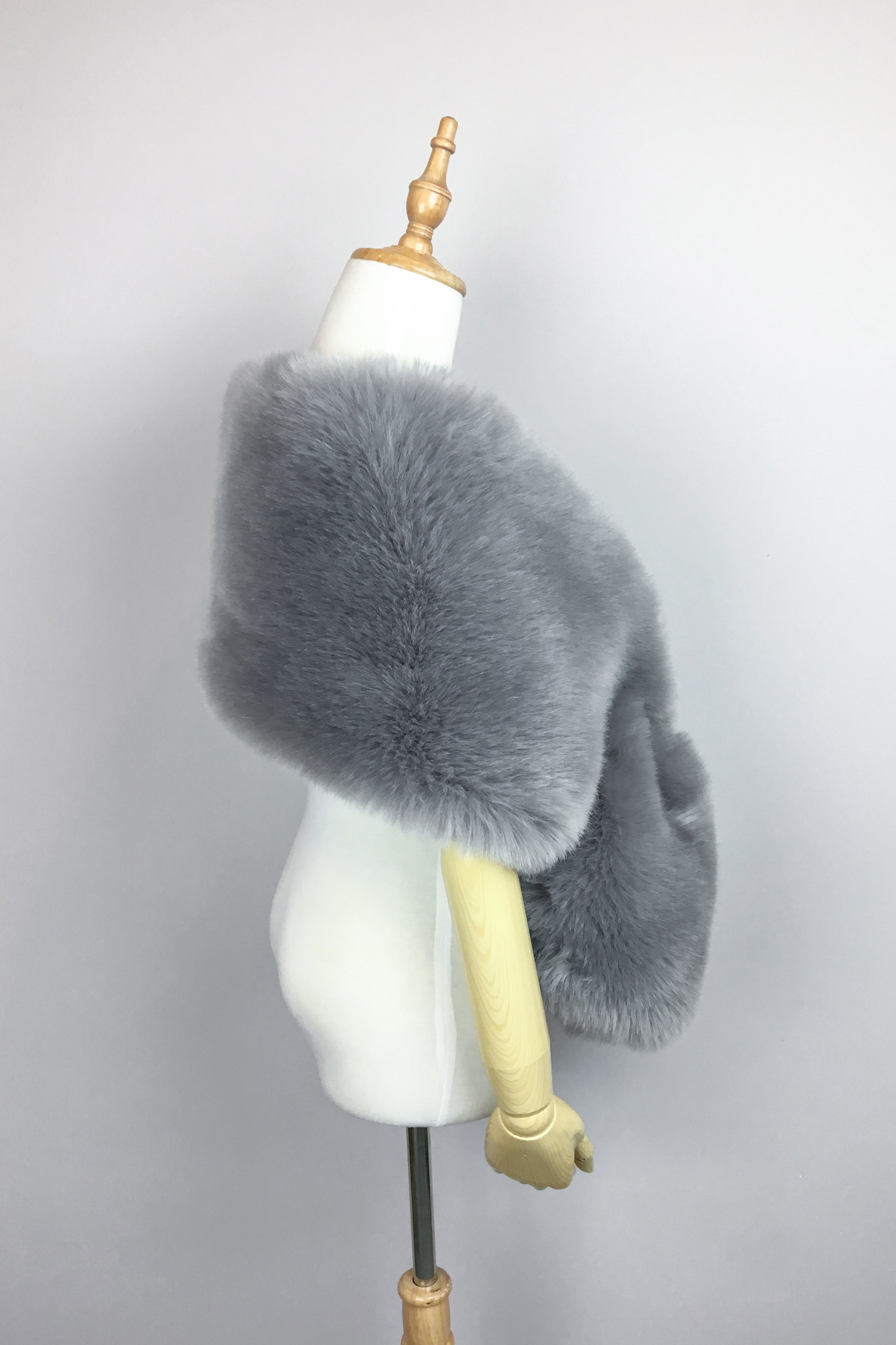 Light Gray Fur Shawl for Women - Soft & Warm Winter Wrap - Elegant Lilian Gry01 Shawl for Parties, Weddings & Evening Events
