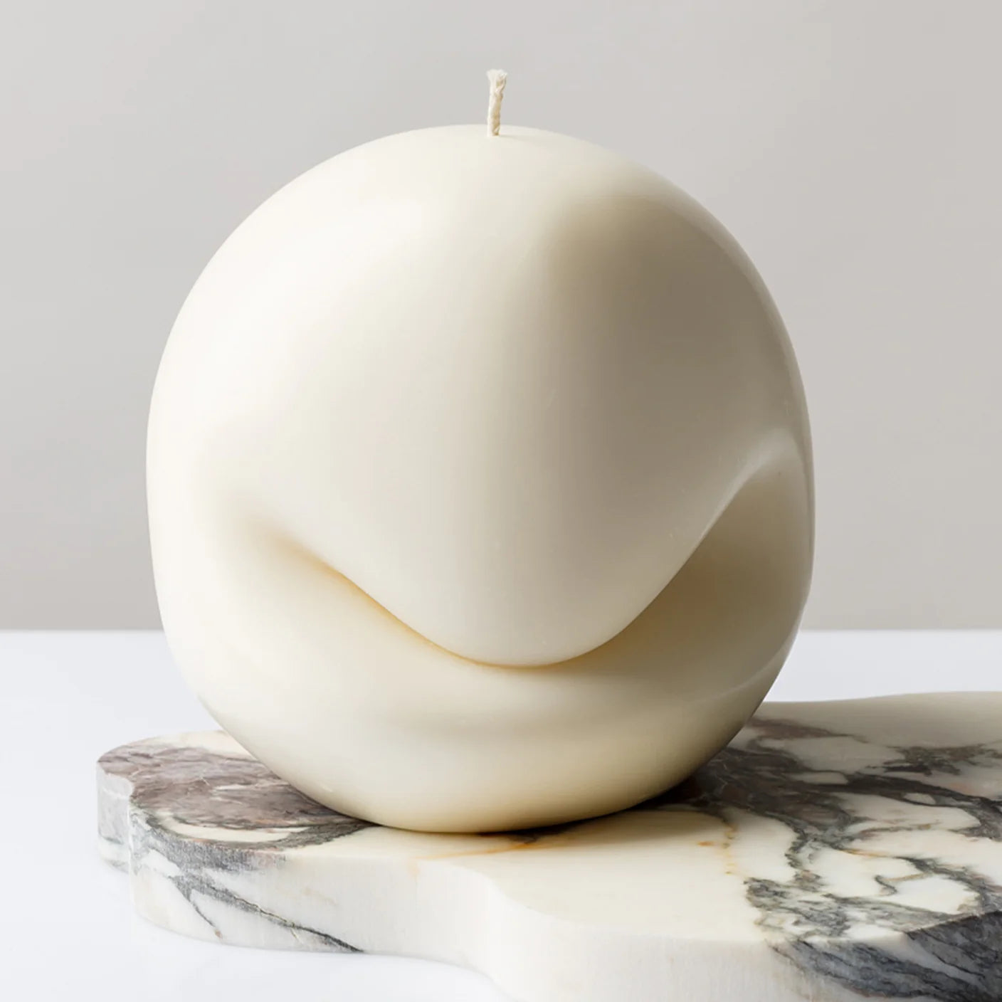 Blobbies Ortensia Scented Candle - Aromatherapy Soy Wax Candle for Home Relaxation, Meditation & Romantic Ambiance