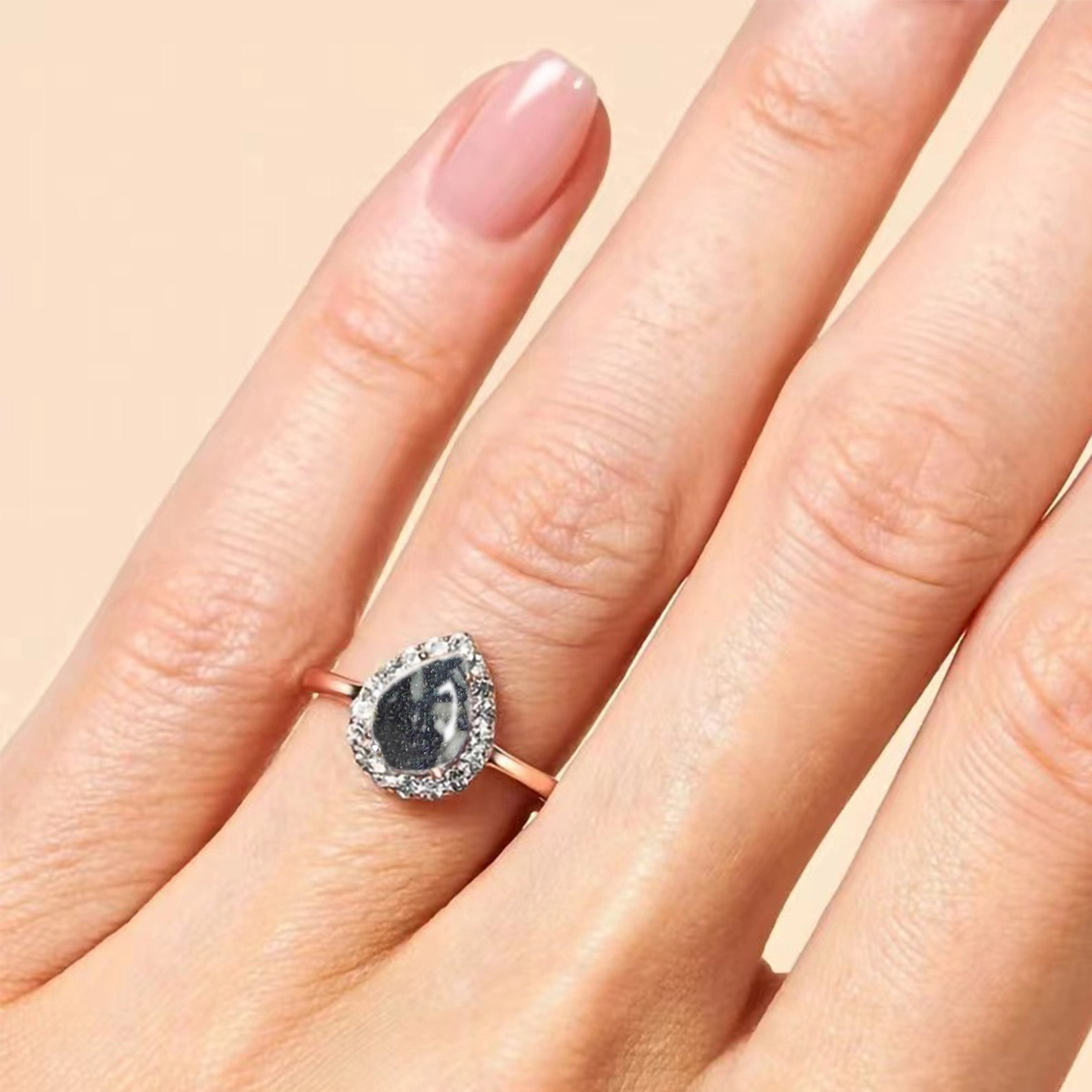 Heartfelt Memorial Ashes Ring for Loved Ones - Keepsake Jewelry for Cremation Remembrance - Perfect for Grieving, Memorial Services & Honoring Departed Souls