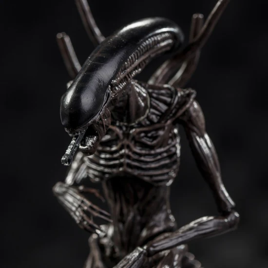 1/18 Scale HIYA 5-Inch Alien Xenomorph Action Figure - Exquisite Mini Collectible Series for Display & Sci-Fi Diorama Scenes