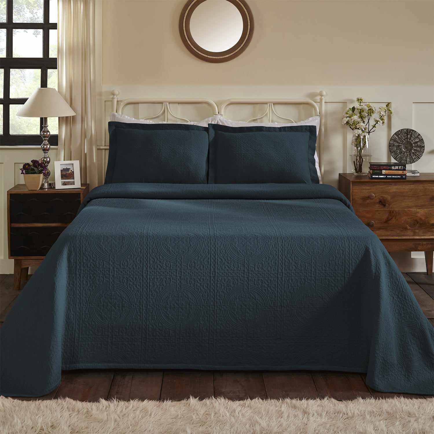 100% Cotton Jacquard Matelassé Fleur De Lis Bedspread Set - Queen Size Luxury Bedding for Master Bedroom - Perfect for Home Decor & Guest Room Elegance