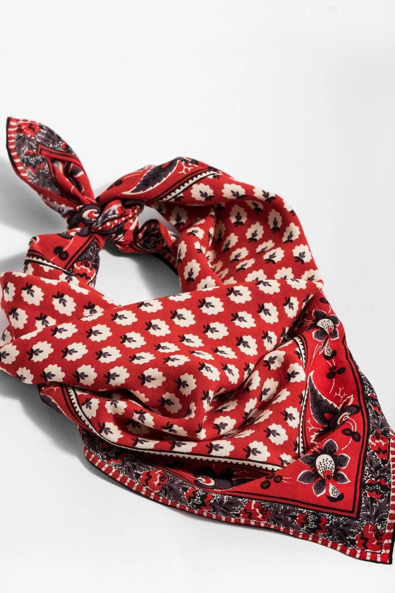 Stylish Bold Print Bandana for Men & Women - Trendy Cotton Fashion Accessory for Outdoor, Music Festivals & Everyday Wear