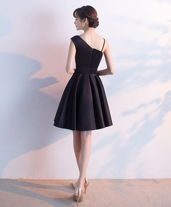 Elegant Black Satin Short Prom Dress for Homecoming - Perfect for School Dances, Parties & Special Occasions