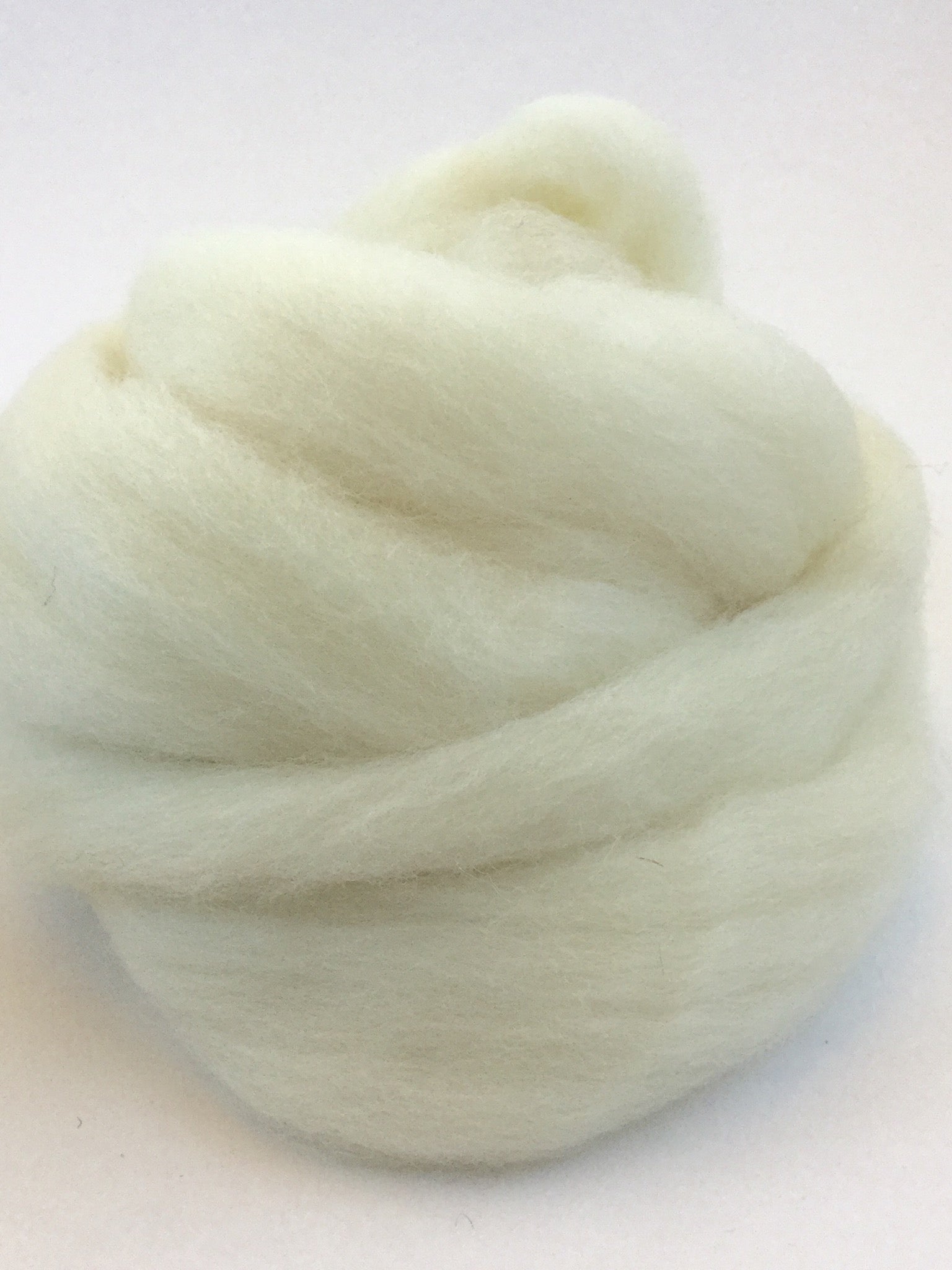 Premium White Grade A Wool Roving for Knitting, Felting, and DIY Crafts – Perfect for Handmade Scarves, Hats, and Home Decor