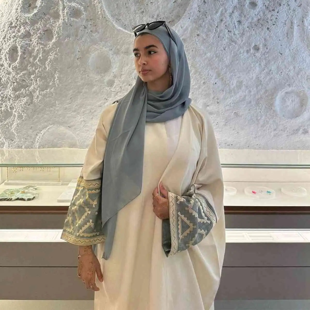 Elegant Muslim Women's Embroidery Sleeve Cardigan Open Abaya Dress - Modest Islamic Fashion for Prayer, Mosque & Special Occasions