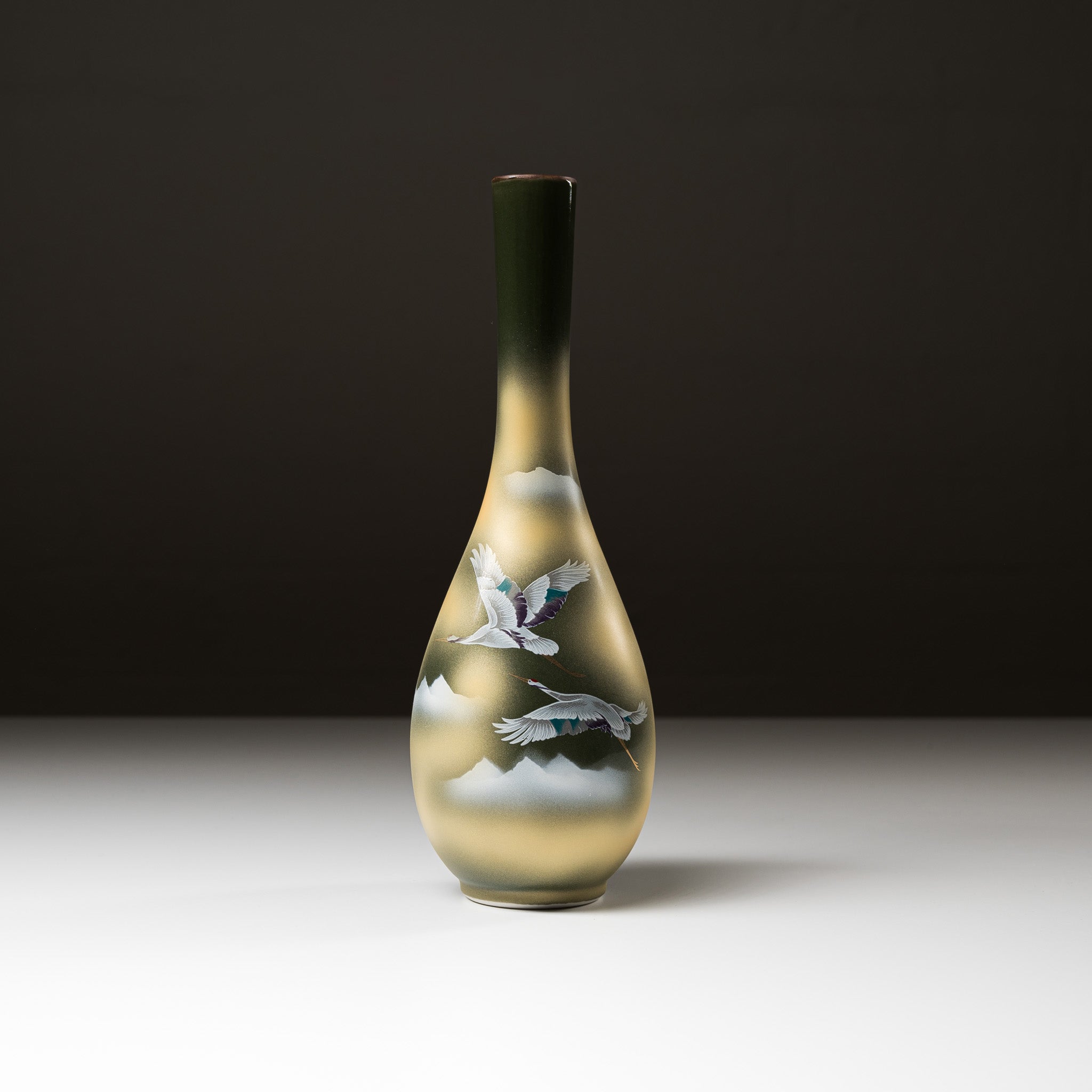 Kutani Ware Vase - Exquisite Japanese Crane in Golden Sky Design | Handcrafted Ceramic Flower Vase for Home Decor, Wedding Gift & Traditional Japanese Tea Ceremony