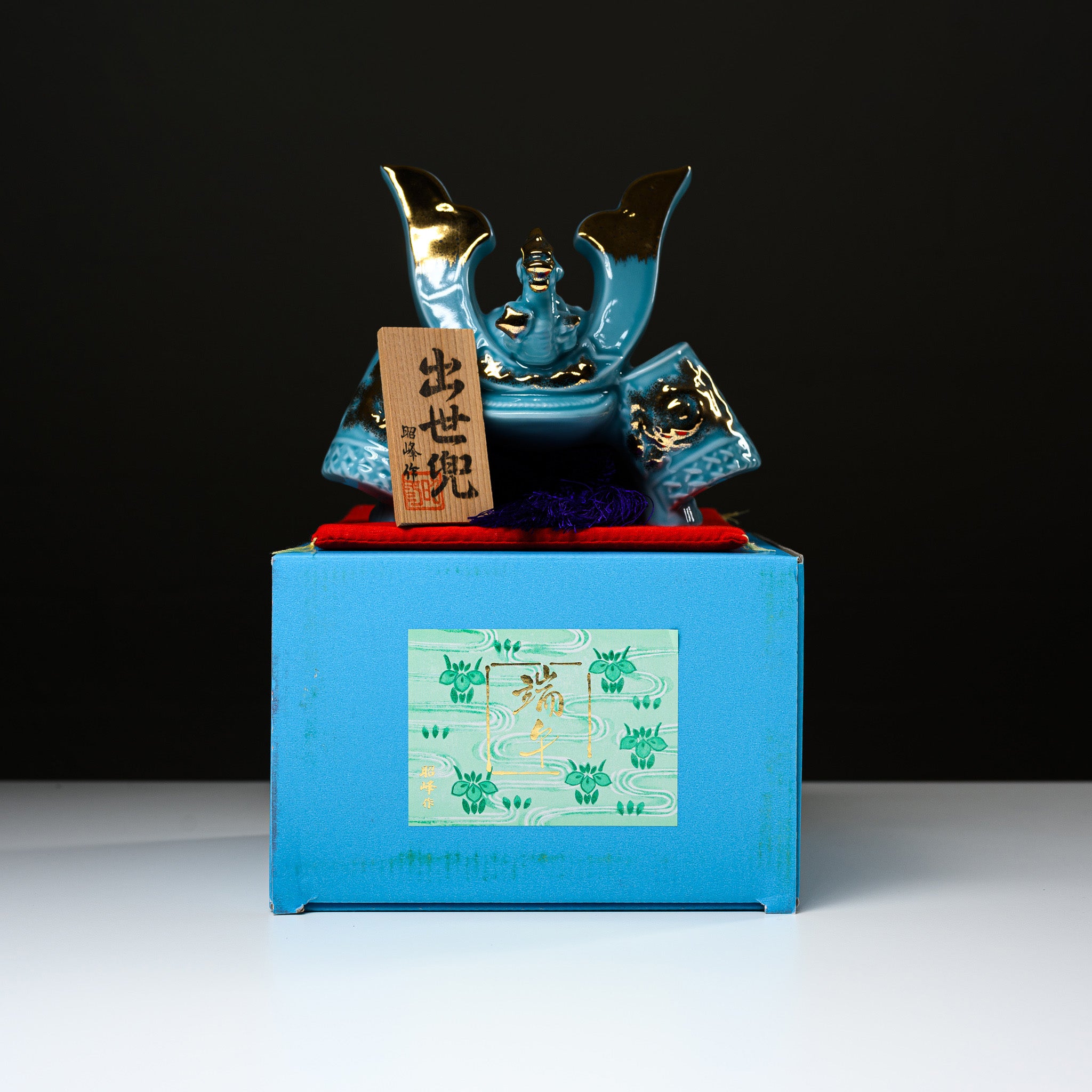 Seto Ware Samurai Helmet Ornament - Japanese Traditional Decorative Kabuto for Home & Office Display - Perfect for Collectors, Gifts, and Feng Shui Decor