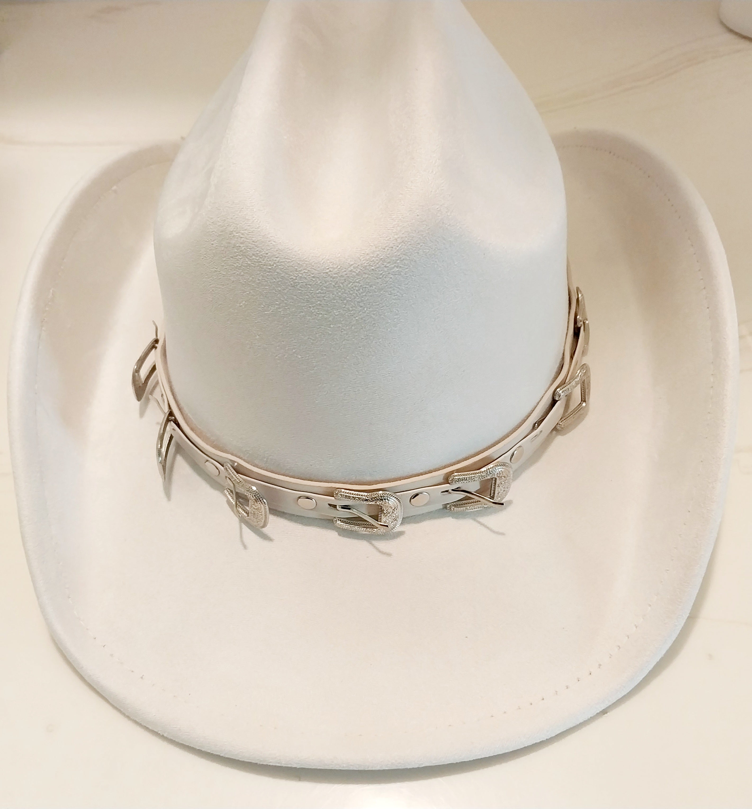 Women's Western Cowboy Hat with Belt Strap - Stylish Cowgirl Accessory for Rodeo, Country Music Festivals & Western Fashion Outfits