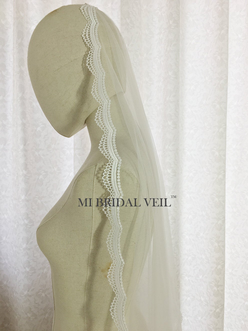 Elegant Mantilla Lace Wedding Veil | Handmade Crochet Venice Fingertip Bridal Veil by MI BRIDAL - Perfect for Church Weddings, Vintage Themed Ceremonies & Romantic Photos