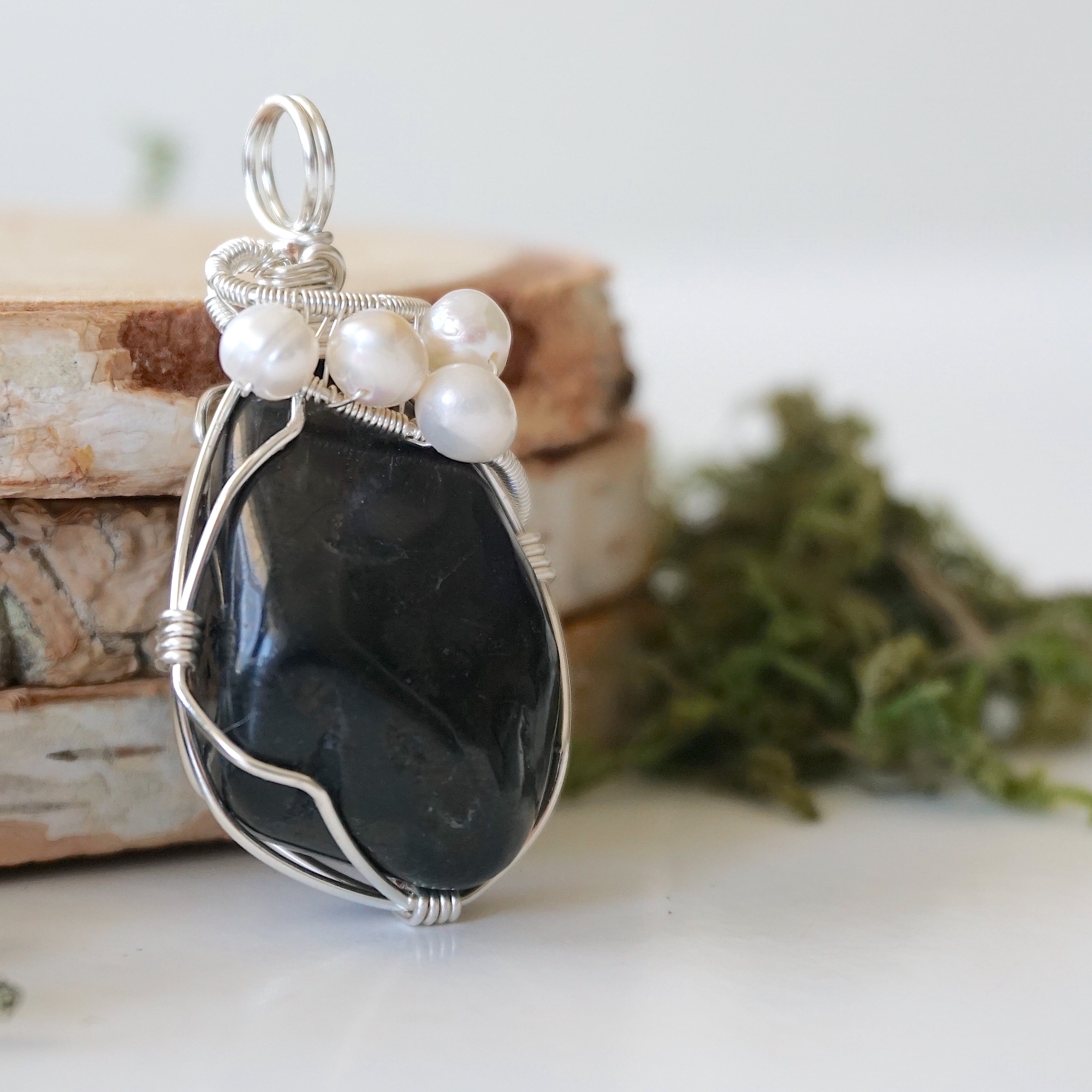 Shungite and Pearl Necklace for Women - Silver Plated Healing Crystal Jewelry for Protection, Stress Relief & Positive Energy - Perfect for Meditation, Yoga & Everyday Wear