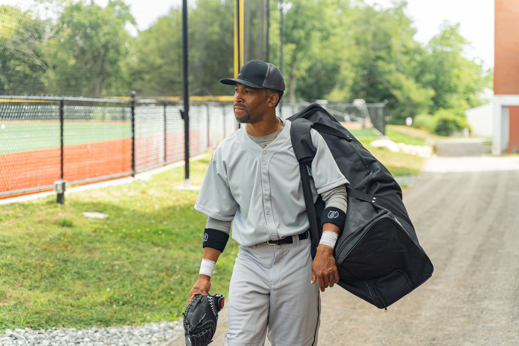 Professional Player Equipment Bag - Durable Sports Gear for Baseball, Soccer & Basketball - Perfect for Training, Games & Travel