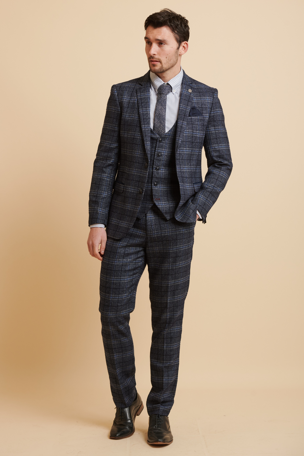 Everton FC James Tarkowski Andy Blue Check Suit - Official Football Player Outfit for Matchdays & Special Events