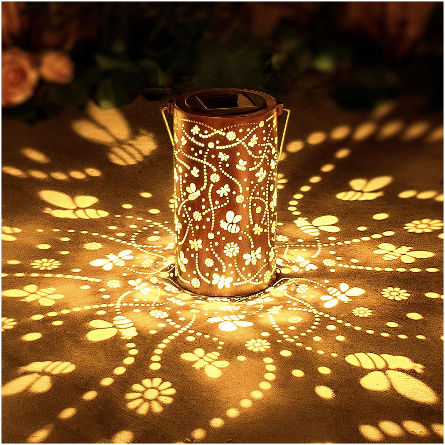 Solar Powered Bee Lanterns - Waterproof Outdoor Hanging LED Lights for Garden, Patio, Yard & Pathway Decor - Unique Metal Bee-Themed Gift for Women & Men - Perfect for Landscape Lighting, Tabletop Displays & Evening Ambiance