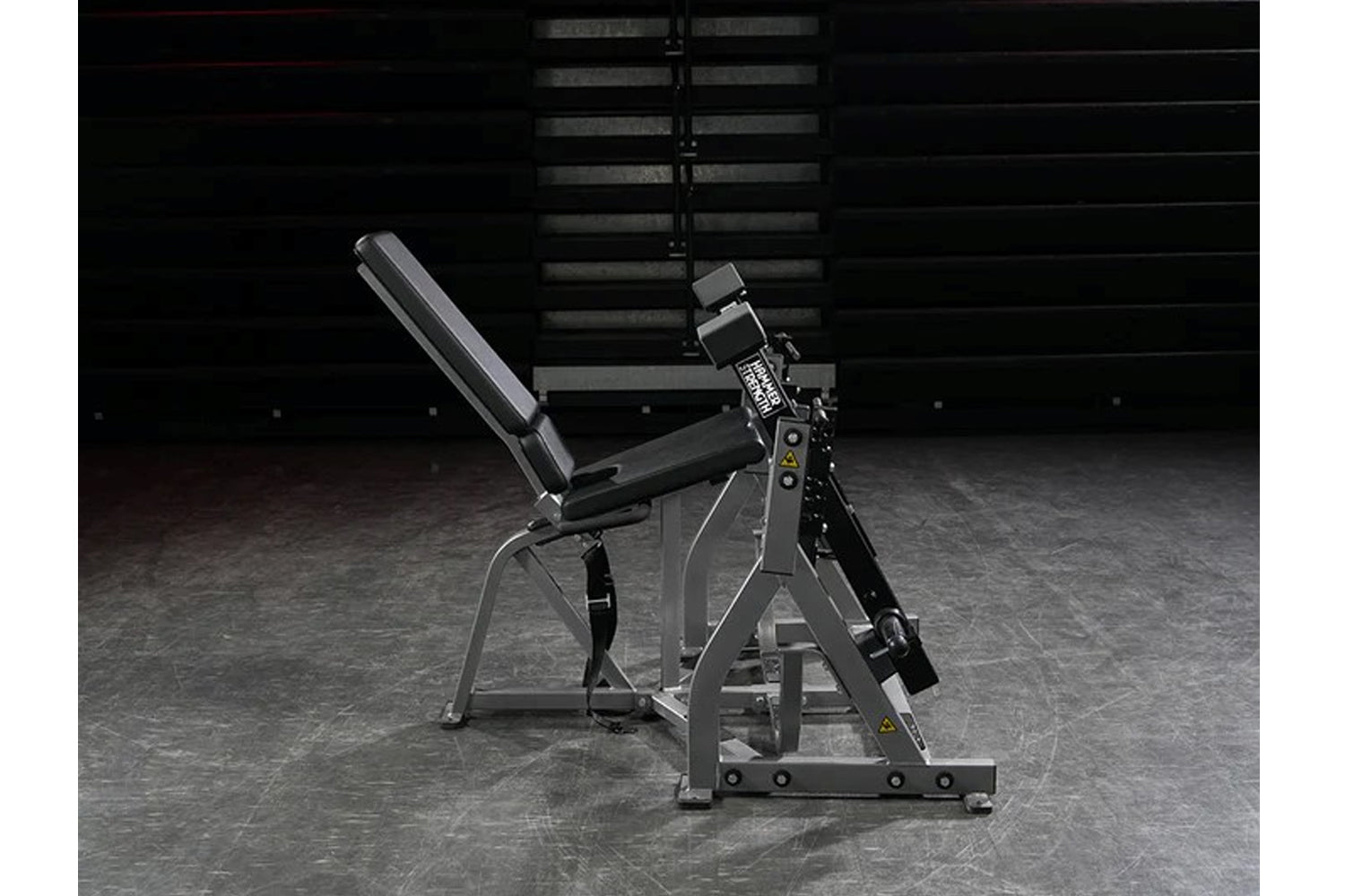 Hammer Strength Plate Loaded Iso-Lateral Leg Extension Machine - Professional Gym Equipment for Thigh & Quadriceps Workout - Perfect for Home & Commercial Fitness Centers