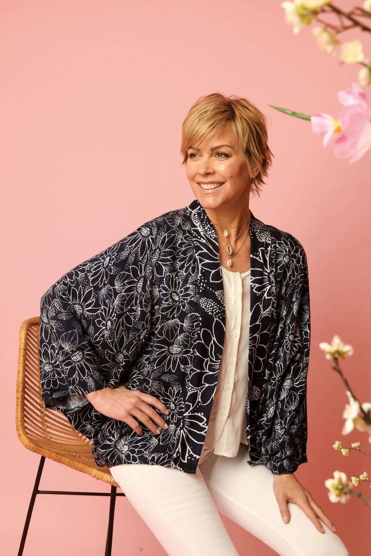 Stylish Biff Short Kimono Robe - Lightweight & Comfortable Japanese-Inspired Loungewear for Women - Perfect for Yoga, Spa, and Relaxation at Home