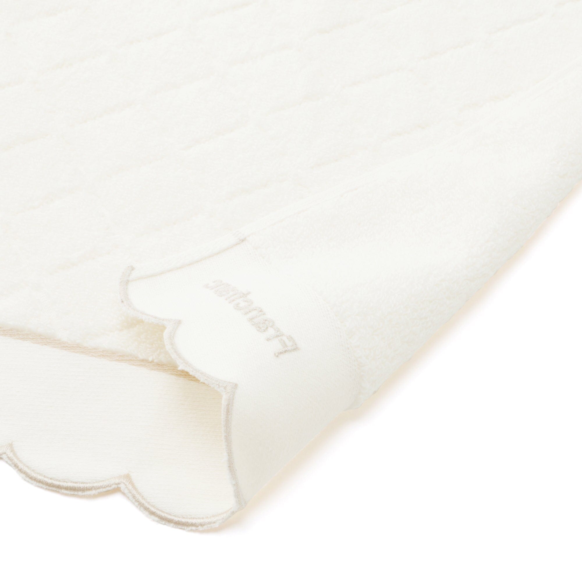 Antibacterial & Deodorizing Scallop Edge Face Towel - Soft Ivory Bath Towel for Skincare & Makeup Removal | Perfect for Spa, Gym & Travel