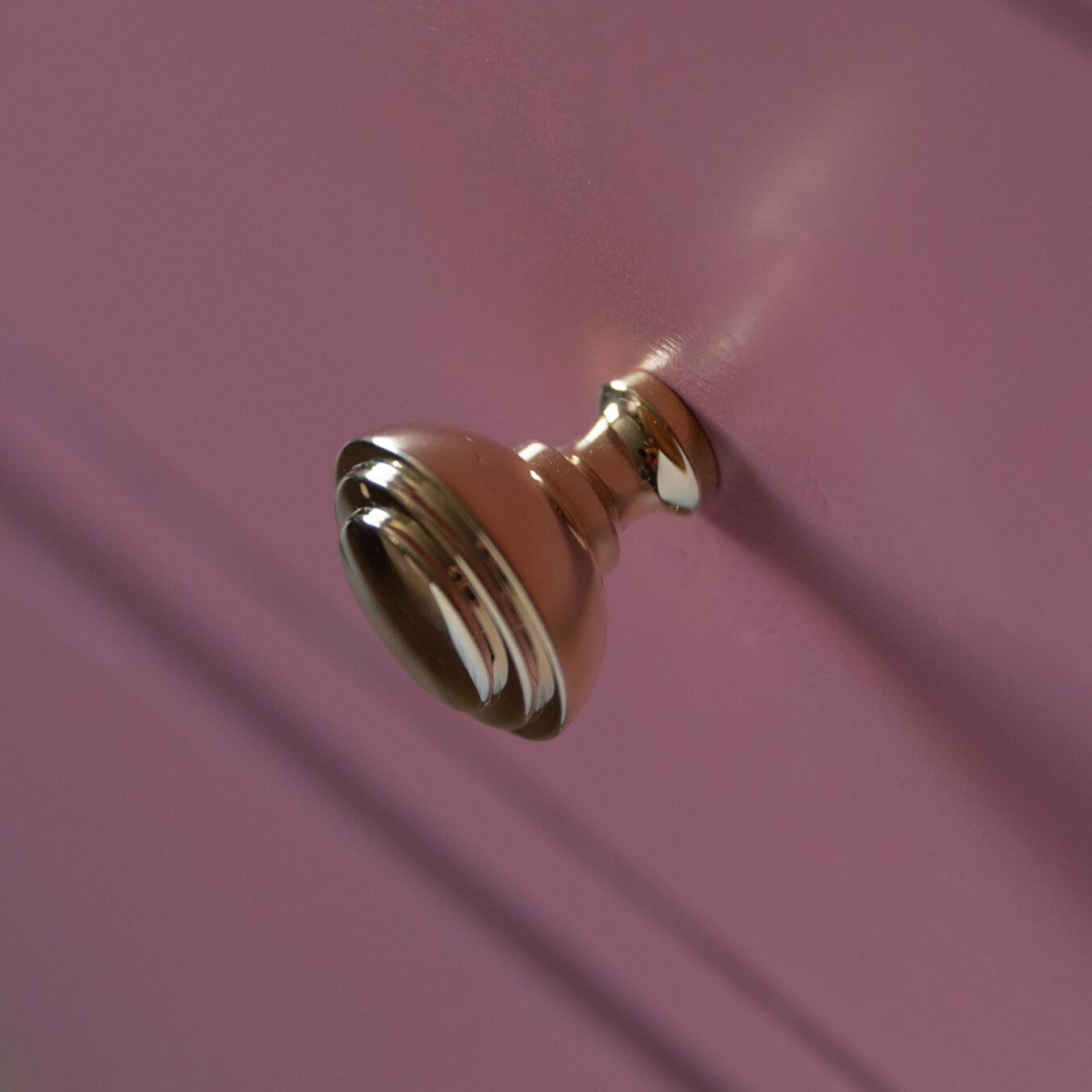 Polished Brass Round Ribbed Cabinet Knob - Vintage Style Hardware for Kitchen & Bathroom Cabinets, Dressers & Furniture - Perfect for Home Renovation & DIY Projects