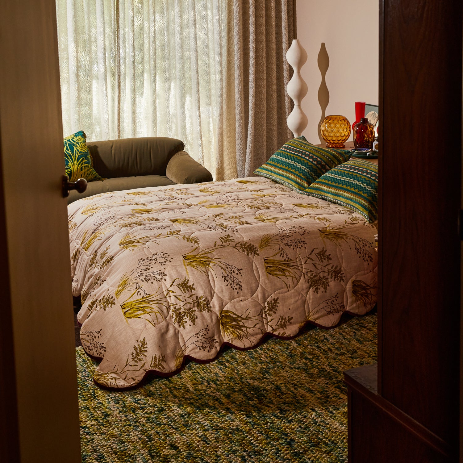 Adelyn Scalloped Quilted Coverlet - Luxury Bedspread with Elegant Stitching, Soft & Breathable for All Seasons | Perfect for Master Bedroom, Guest Room & Cozy Home Decor