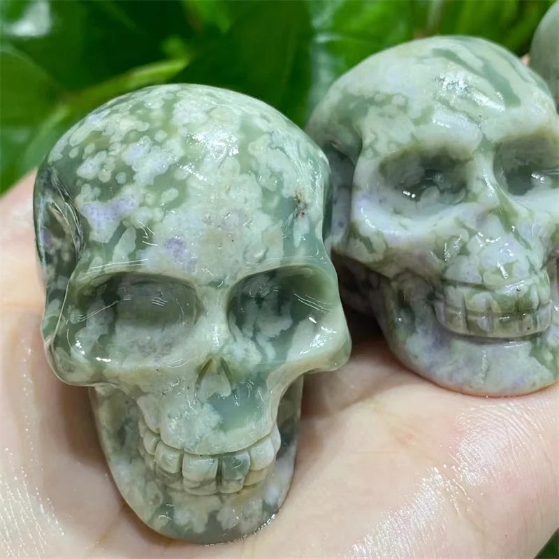 Natural Lucky Onyx Skull & Agate Skull Crystal Carving - Reiki Healing Gemstone Figurine - Handcrafted Home Decor & Spiritual Gift (2 Inch, 1PC) - Perfect for Meditation, Yoga Spaces & Gothic Decor