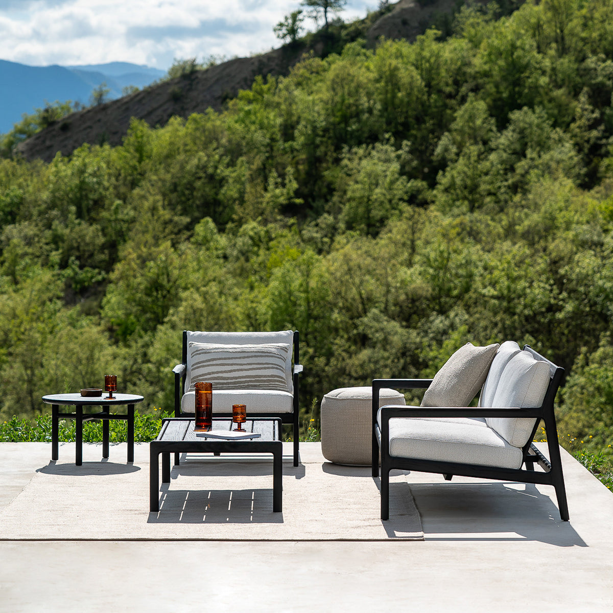 Premium Waterproof Donut Outdoor Pouf - Stylish Patio Seating for Garden, Poolside & Backyard Relaxation