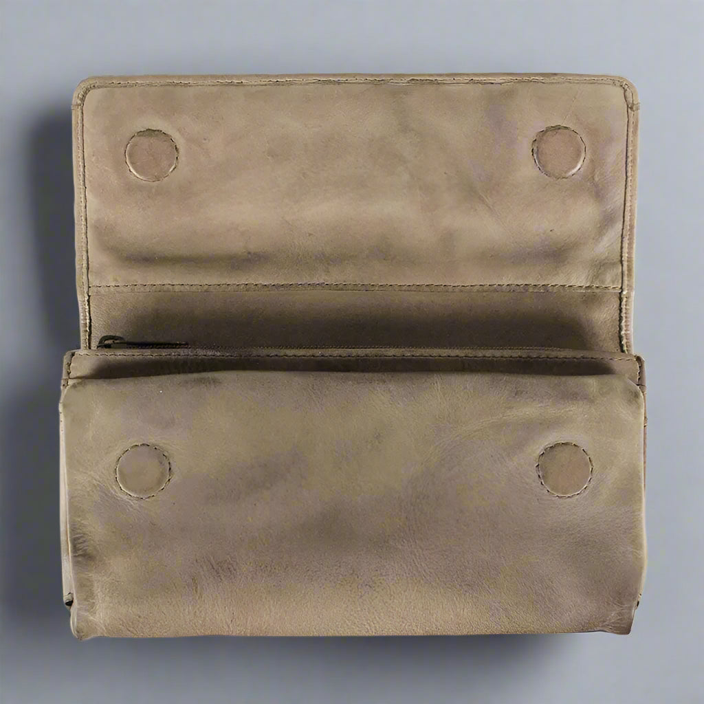 MET Women's Magnetic Closure Trifold Leather Wallet - Slim RFID Blocking Credit Card Holder for Everyday Use & Travel