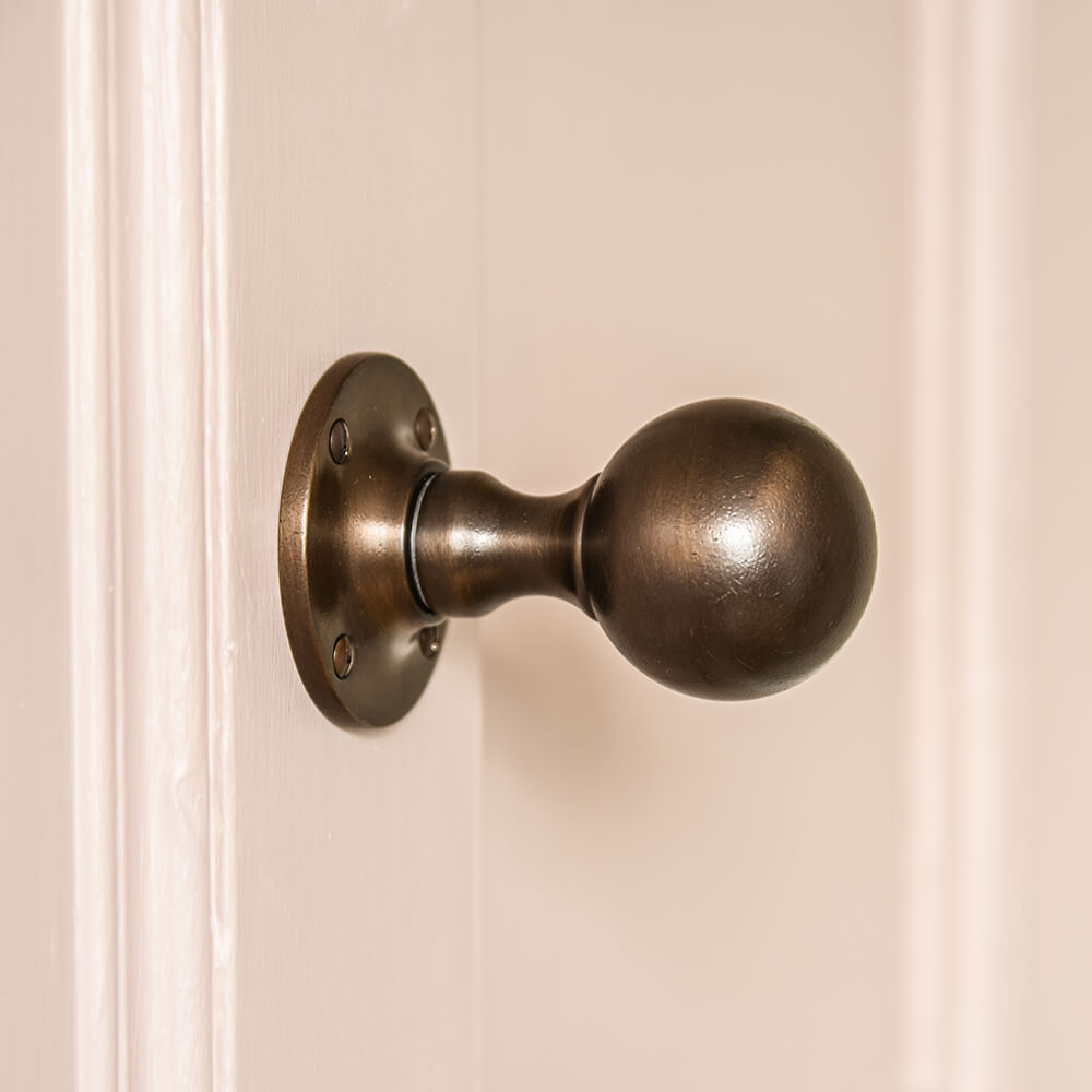 Vintage Distressed Antique Brass Round Door Knobs - Classic Rustic Hardware for Cabinets, Dressers & Furniture - Perfect for Farmhouse, Cottage & Vintage Home Decor