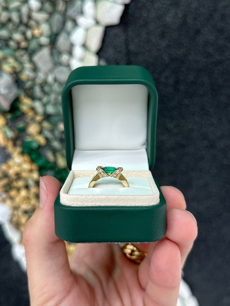 1.27tcw 14K Gold Oval Cut Medium Rich Dark Green Emerald & Diamond Buckle Accent Statement Ring for Women | Elegant Jewelry Gift for Anniversary, Birthday & Special Occasions | Perfect for Evening Parties, Weddings & Date Nights