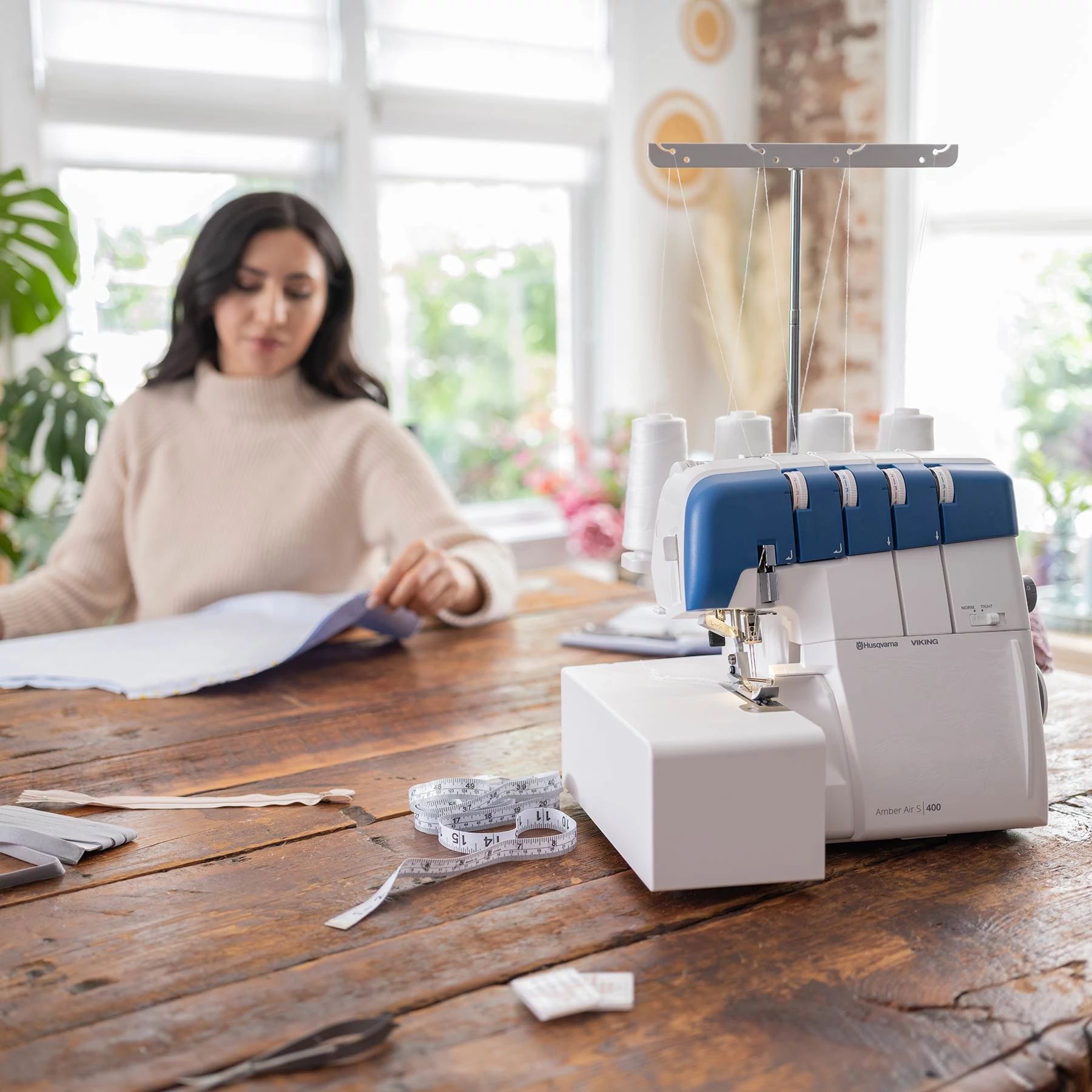 Refurbished HUSQVARNA VIKING AMBER Air S 400 Overlock Sewing Machine | Professional Serger for Home & Commercial Use | Perfect for Quilting, Apparel & Craft Projects
