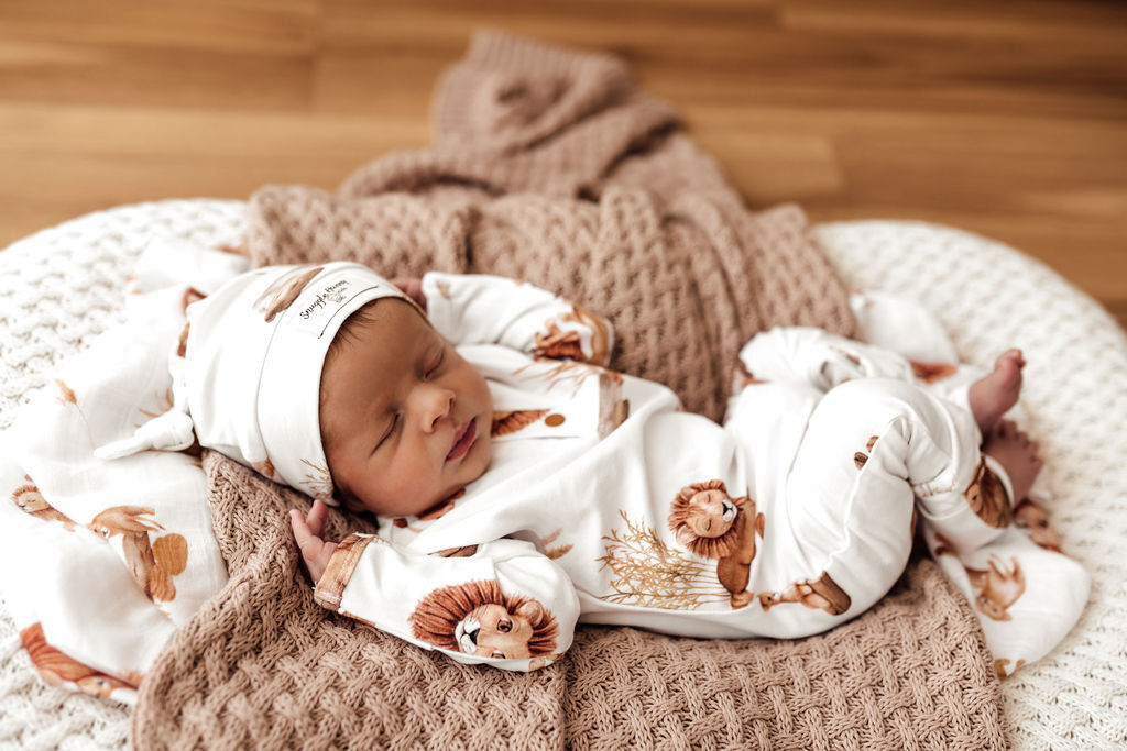 Organic Baby Grow Suit - Snuggle Hunny Lion Print - Soft & Comfortable for Newborns & Infants - Perfect for Playtime, Naptime & Photo Shoots