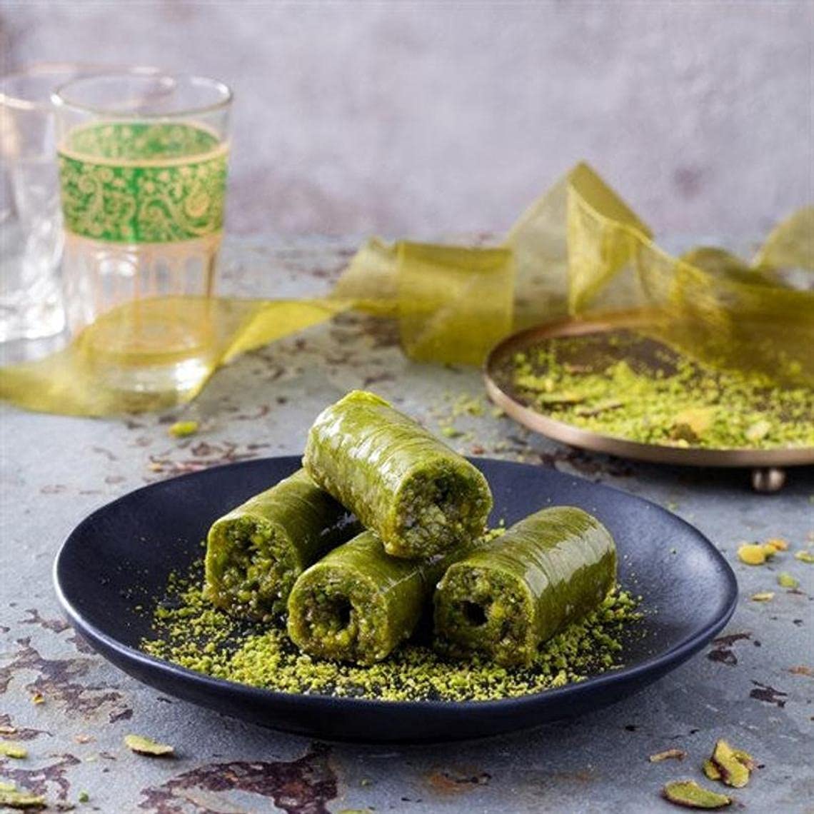 Hafiz Mustafa 1864 Istanbul Baklava Pastry Gift Box - Authentic Turkish Baklava Dessert with Fresh Phyllo Dough, Pistachios, Hazelnuts & Walnuts - Perfect Gourmet Gift for Birthdays, Christmas & Special Occasions - Enjoy at Parties, Family Gatherings or as a Sweet Treat with Coffee