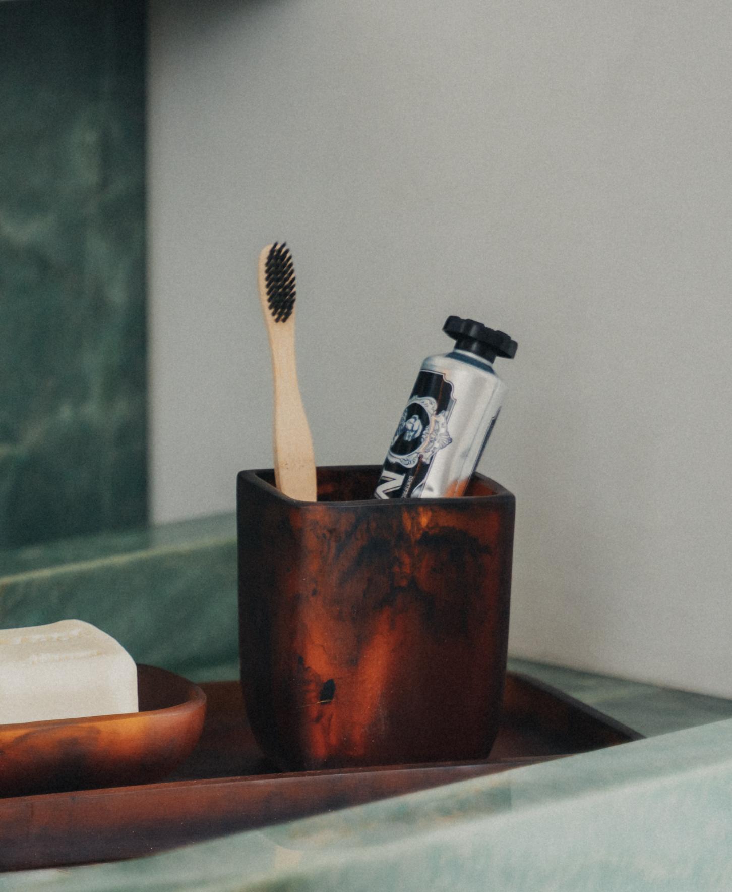 Eco-Friendly Flow Resin Toothbrush Holder - Modern Bathroom Organizer for Sustainable Living | Perfect for Home, Office, or Travel Use