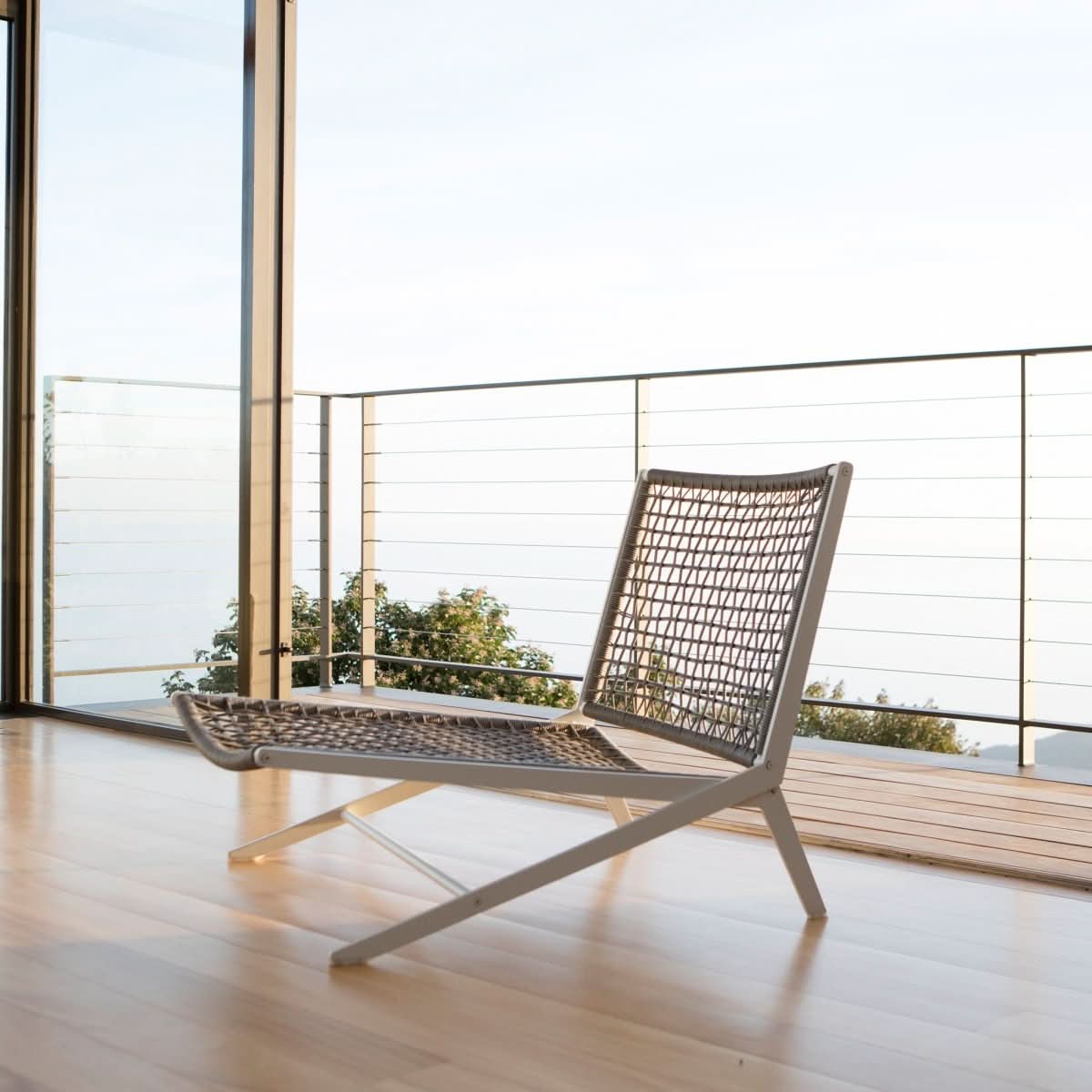 Loop Easy Chair - Modern Ergonomic Lounge Chair for Living Room, Bedroom & Office - Comfortable Reading & Relaxation Chair with Sturdy Metal Frame