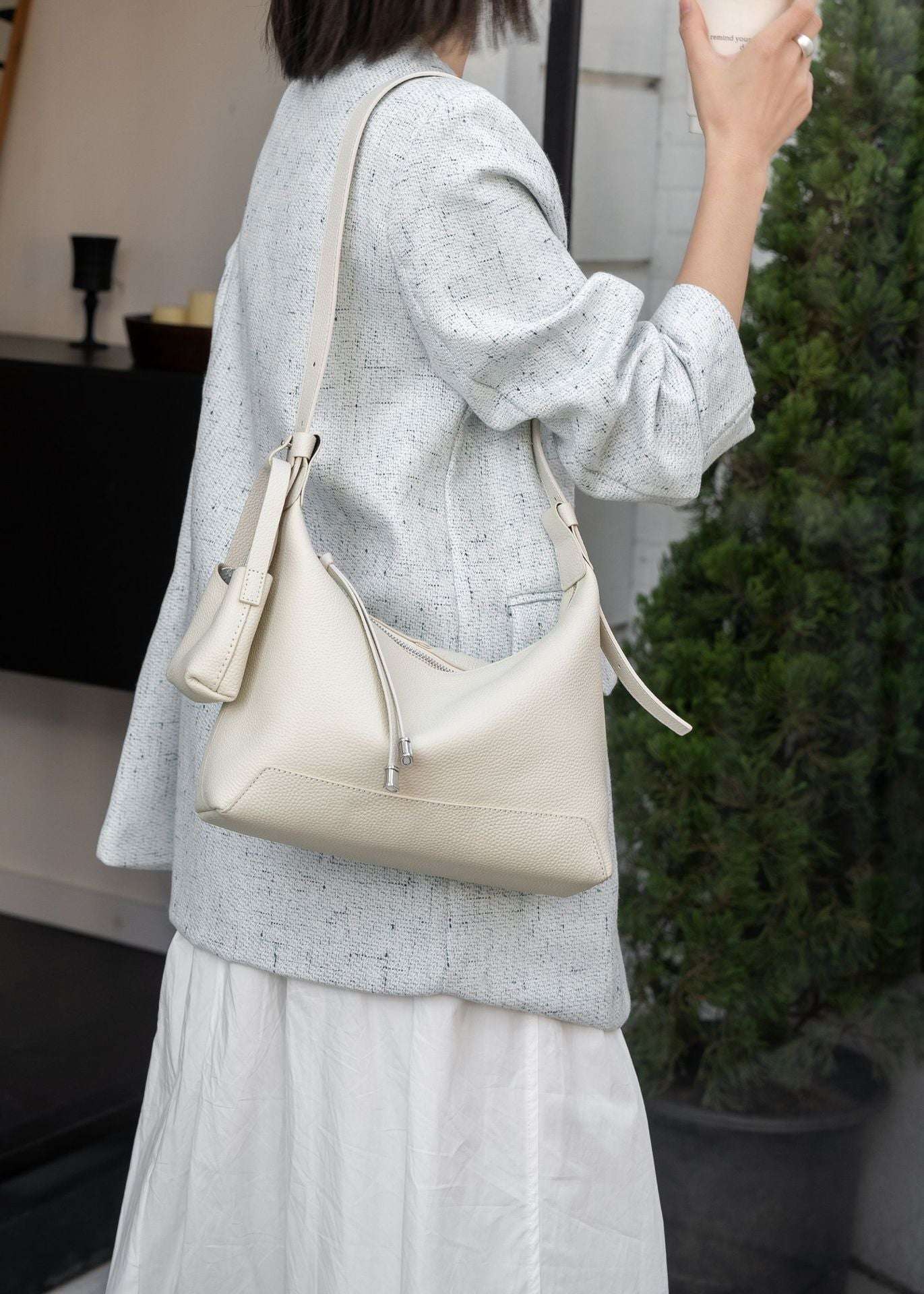Stylish & Flexible Shoulder Bag for Women & Men - Perfect for Travel, Work, Gym & Everyday Use