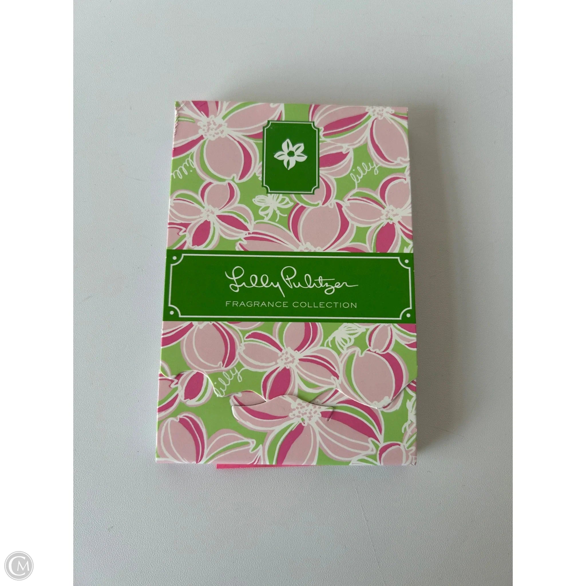 Lilly Pulitzer Designer Accessory - Small Size | Stylish & Trendy for Women's Fashion, Parties, and Everyday Wear