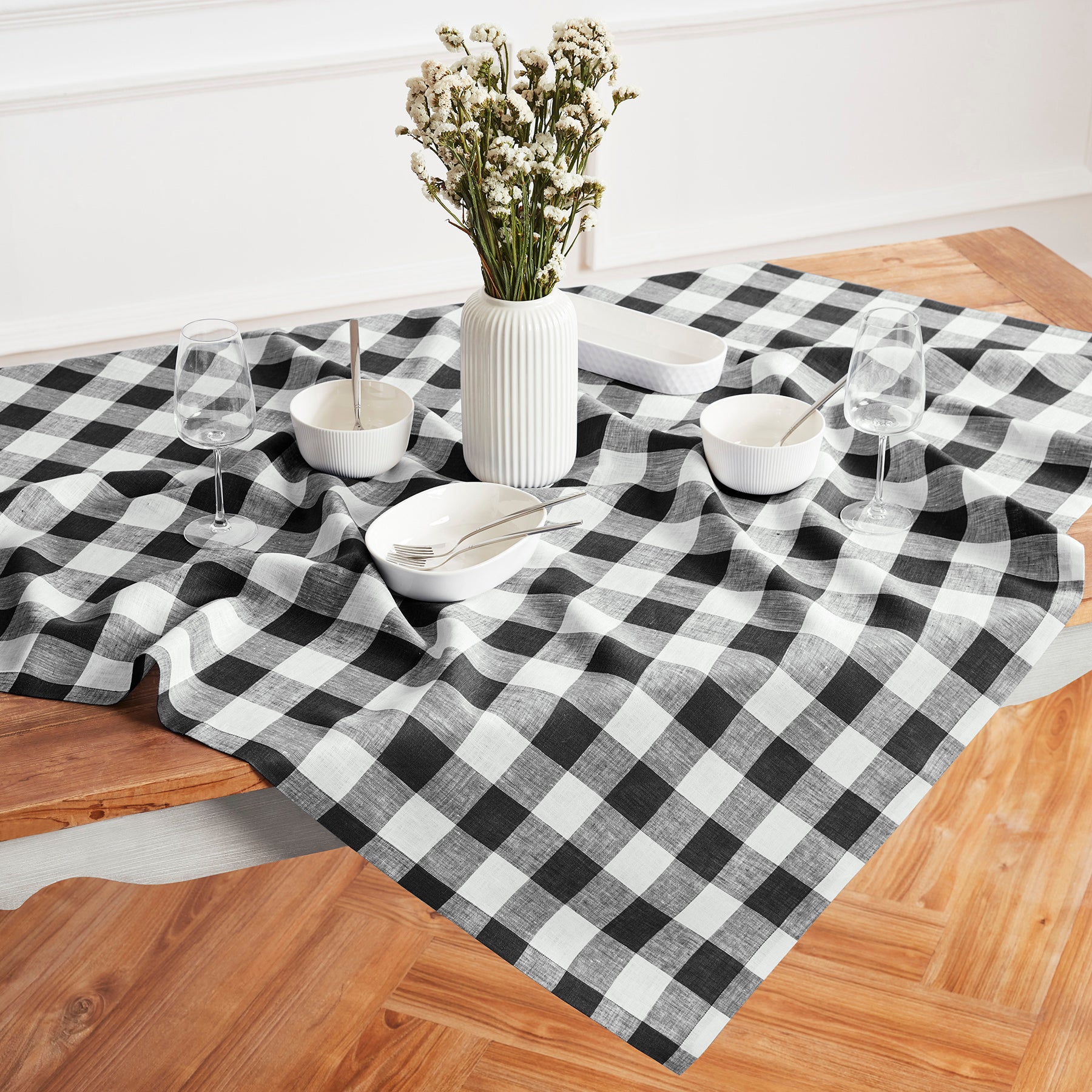 Buffalo Check Table Throw - Soft & Stylish Plaid Table Cover for Dining Room, Kitchen, or Outdoor Picnic - Perfect for Holiday Decor & Cozy Gatherings