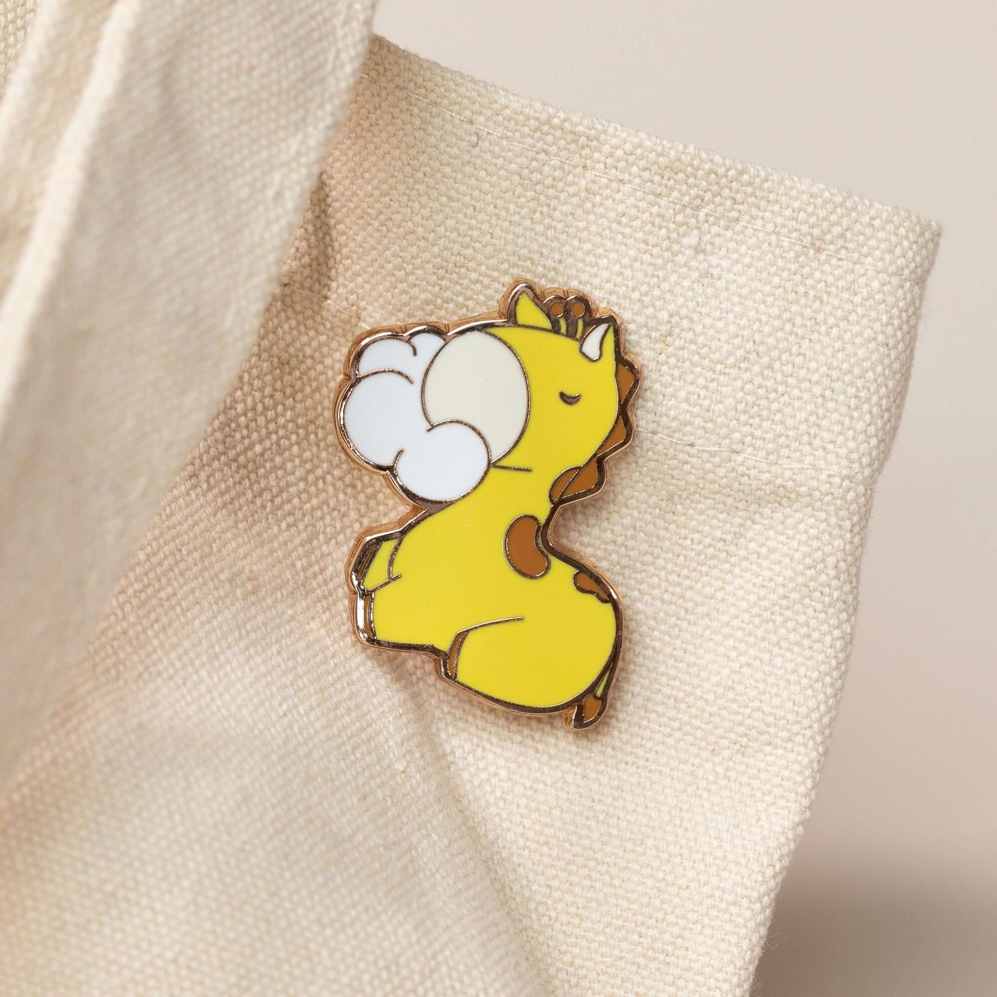 Giraffe Enamel Pin - Cute Animal Lapel Pin for Backpacks, Hats & Jackets - Perfect for Sleep Lovers & Animal Enthusiasts