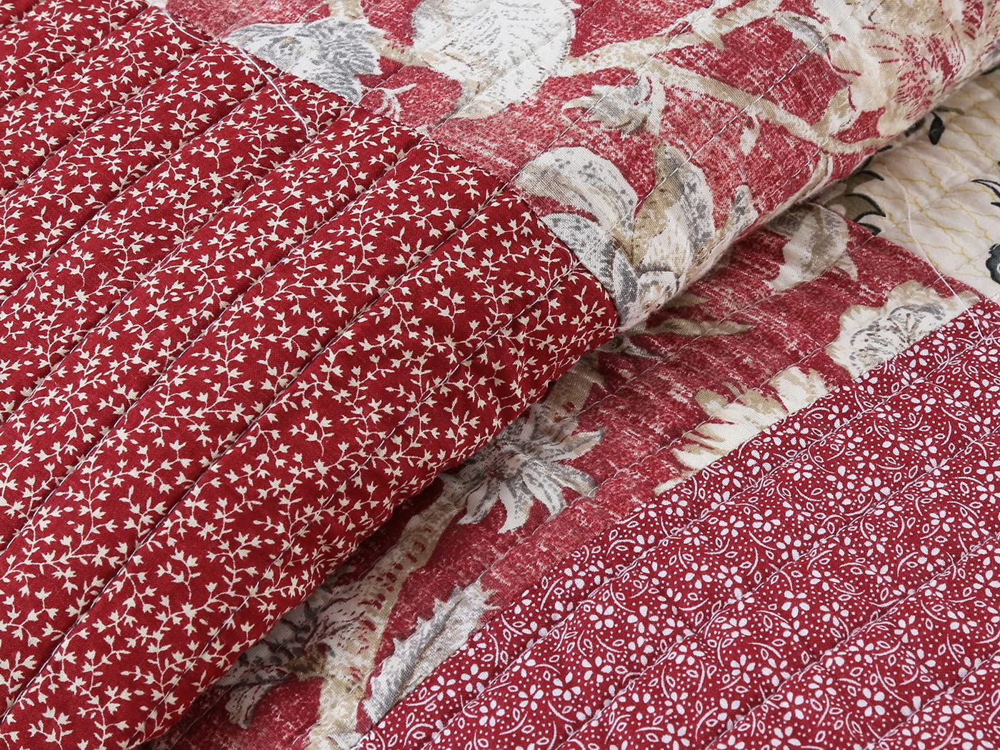 Red Tones Patchwork Quilt Set 3Pieces - 100% Cotton Bedding Set for Full/Queen Size Bed - Cozy Bedroom Decor for Winter Warmth & Farmhouse Style
