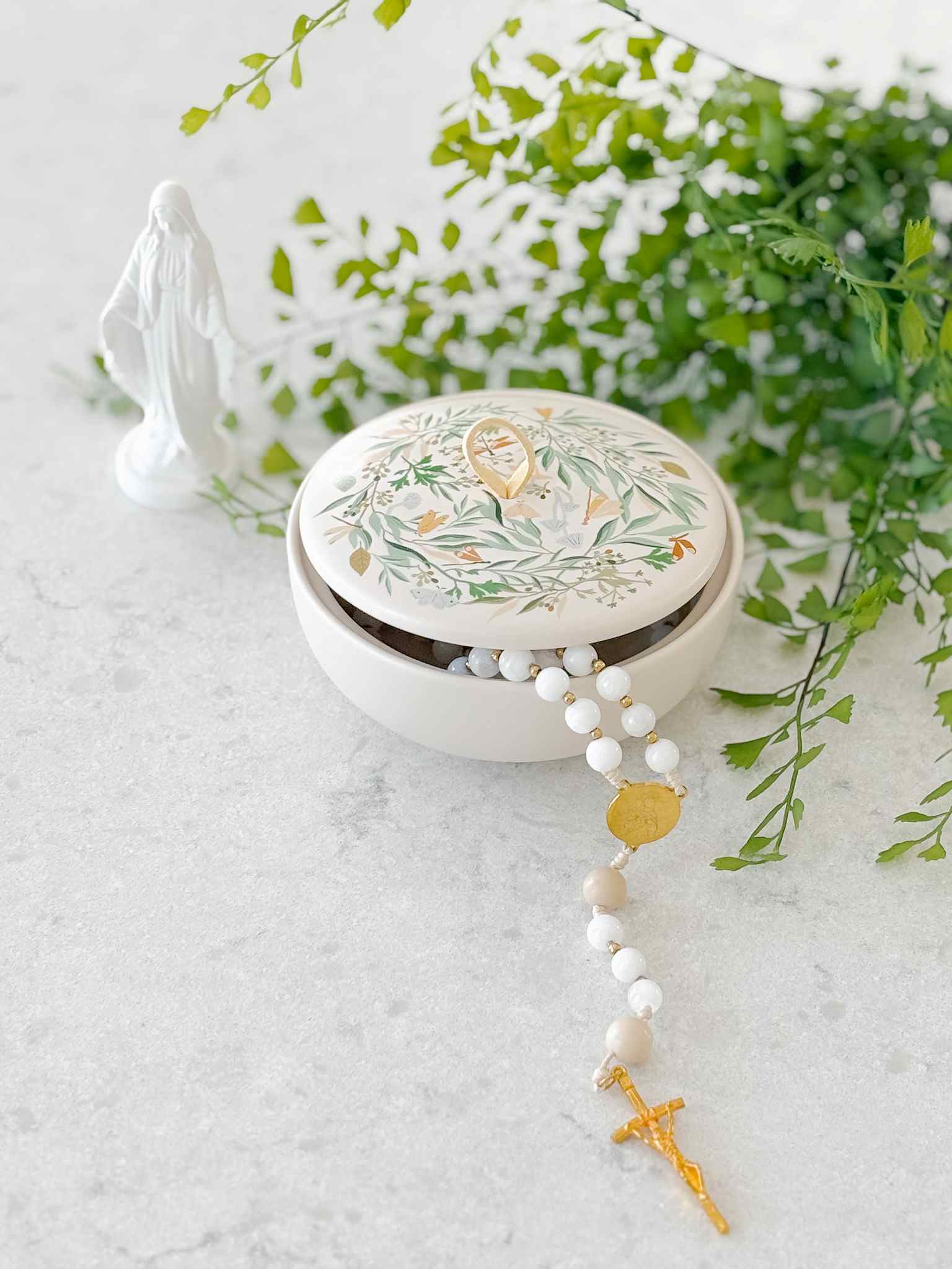 Morning Garden Rosary Box - Elegant Wooden Prayer Bead Storage for Catholics | Perfect for Home Altar, Church, and Travel Devotion