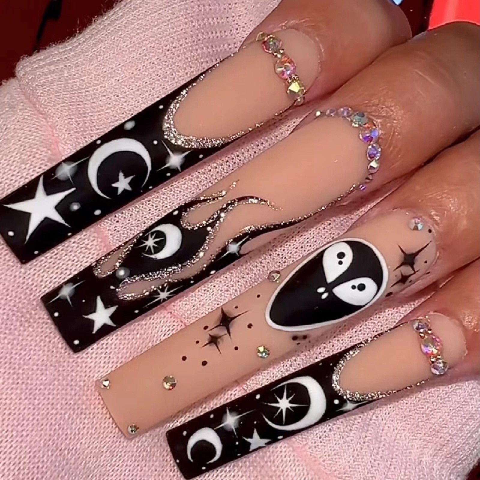 24Pcs Christmas Press on Nails - Long Elk & Snowflake Design Fake Nails, Full Cover Wearable Nail Tips for Holiday Parties & Gift Giving