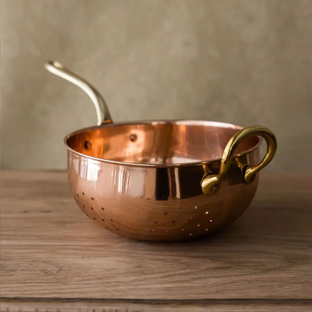 Stainless Steel Colander with Copper Finish - Durable Kitchen Strainer for Pasta, Salad & Vegetables - Perfect for Cooking, Draining & Serving