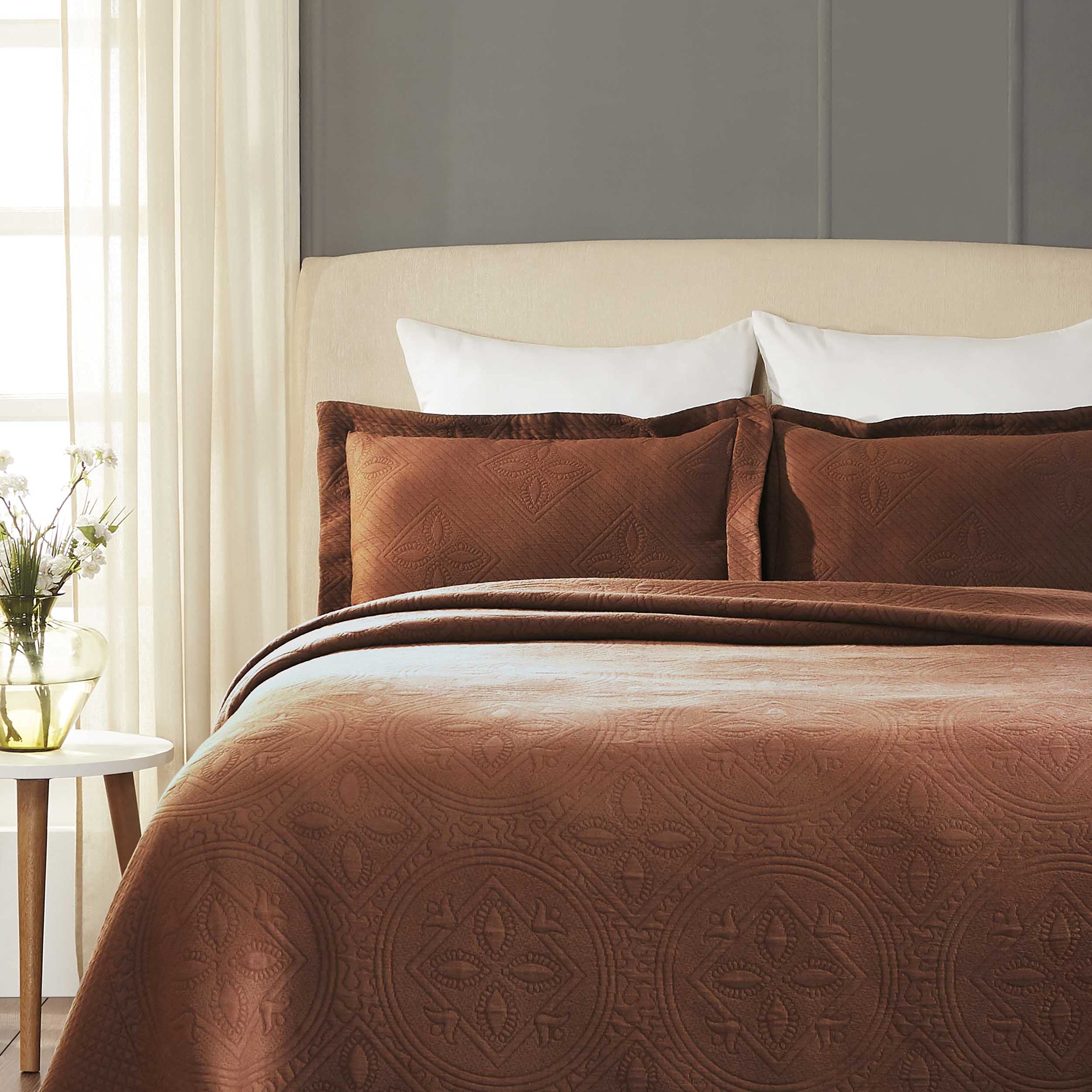 BLUENILEMILLS Blue Nile Mills Farmhouse Bedspread Set - Textured Cotton Celtic Circle Scalloped Quilt with Matching Shams | Farmhouse Style Bedding for Cozy Bedroom Decor | Perfect for Guest Rooms, Master Bedrooms & Vacation Homes