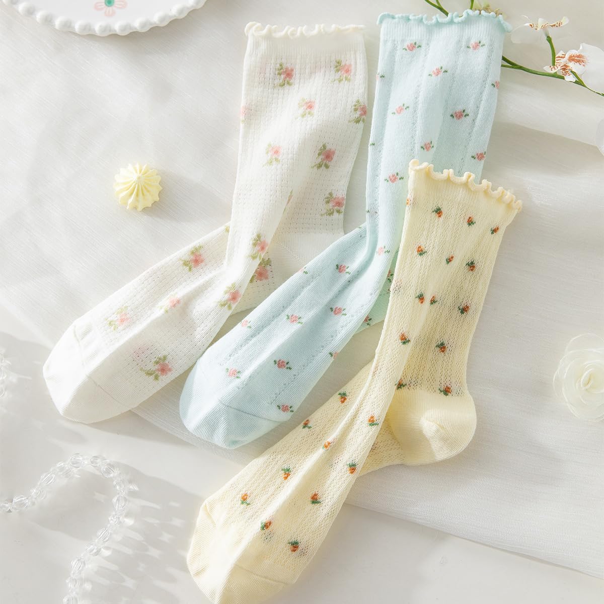 Breathable Women's Ankle Socks with Lace Trim & Floral Embroidery - Fashionable Sports Socks for Running, Yoga & Casual Wear