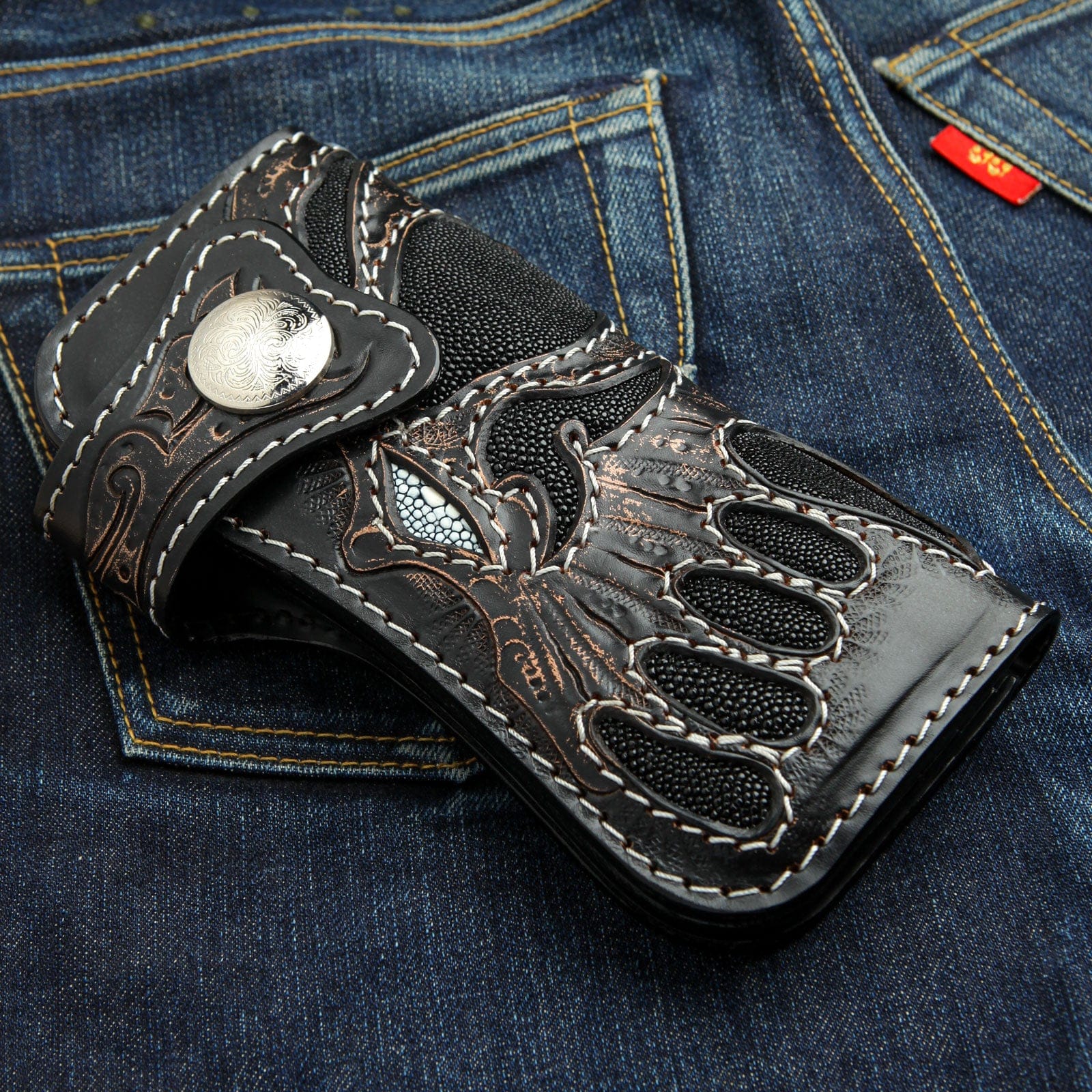 Devil Skull Genuine Leather Biker Wallet for Men - Gothic Motorcycle Chain Wallet with ID Window & Credit Card Slots - Perfect for Bikers, Riders & Motorcycle Enthusiasts