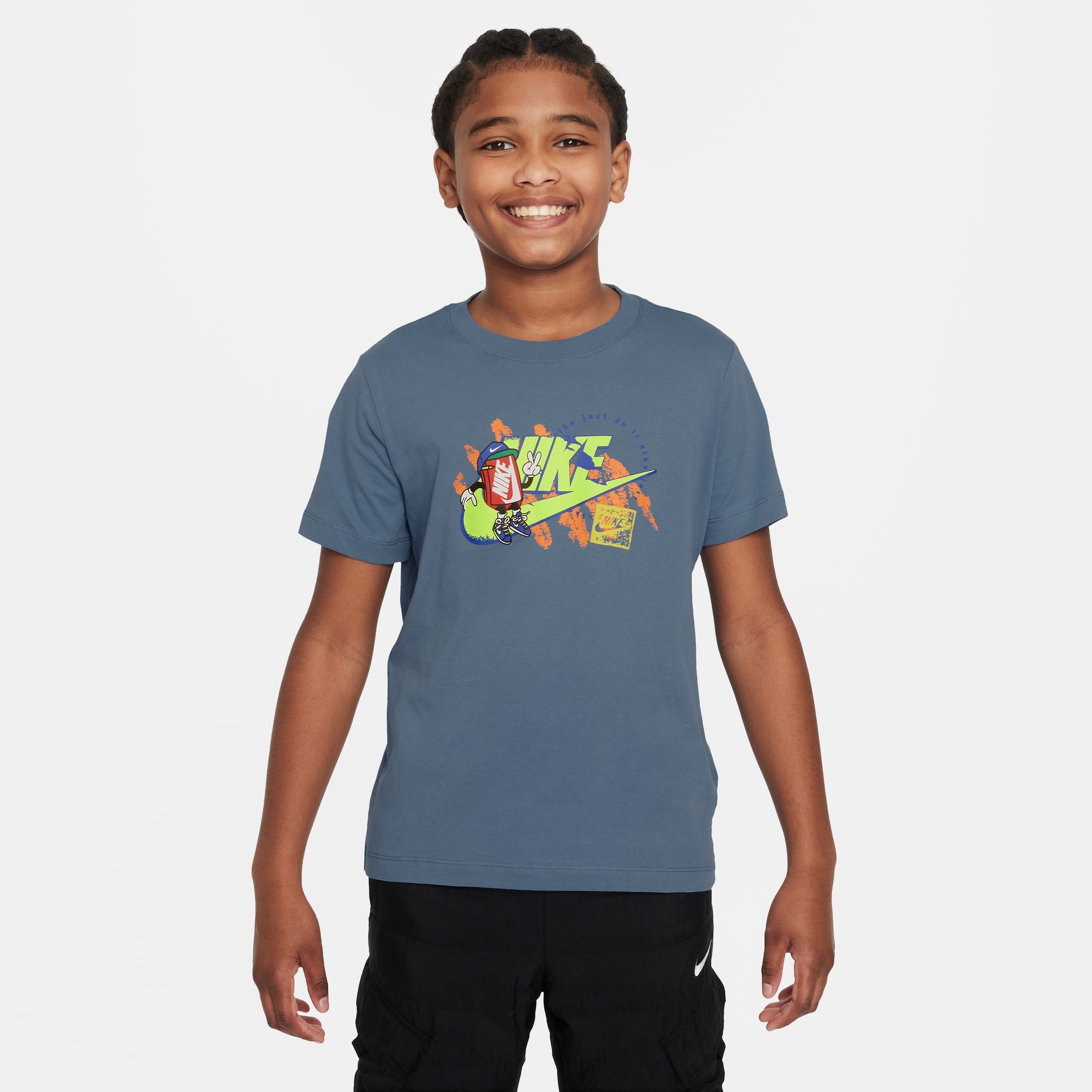 Nike Boys' Youth NSW T-Shirt - Comfortable & Stylish Activewear for Sports, School & Casual Wear