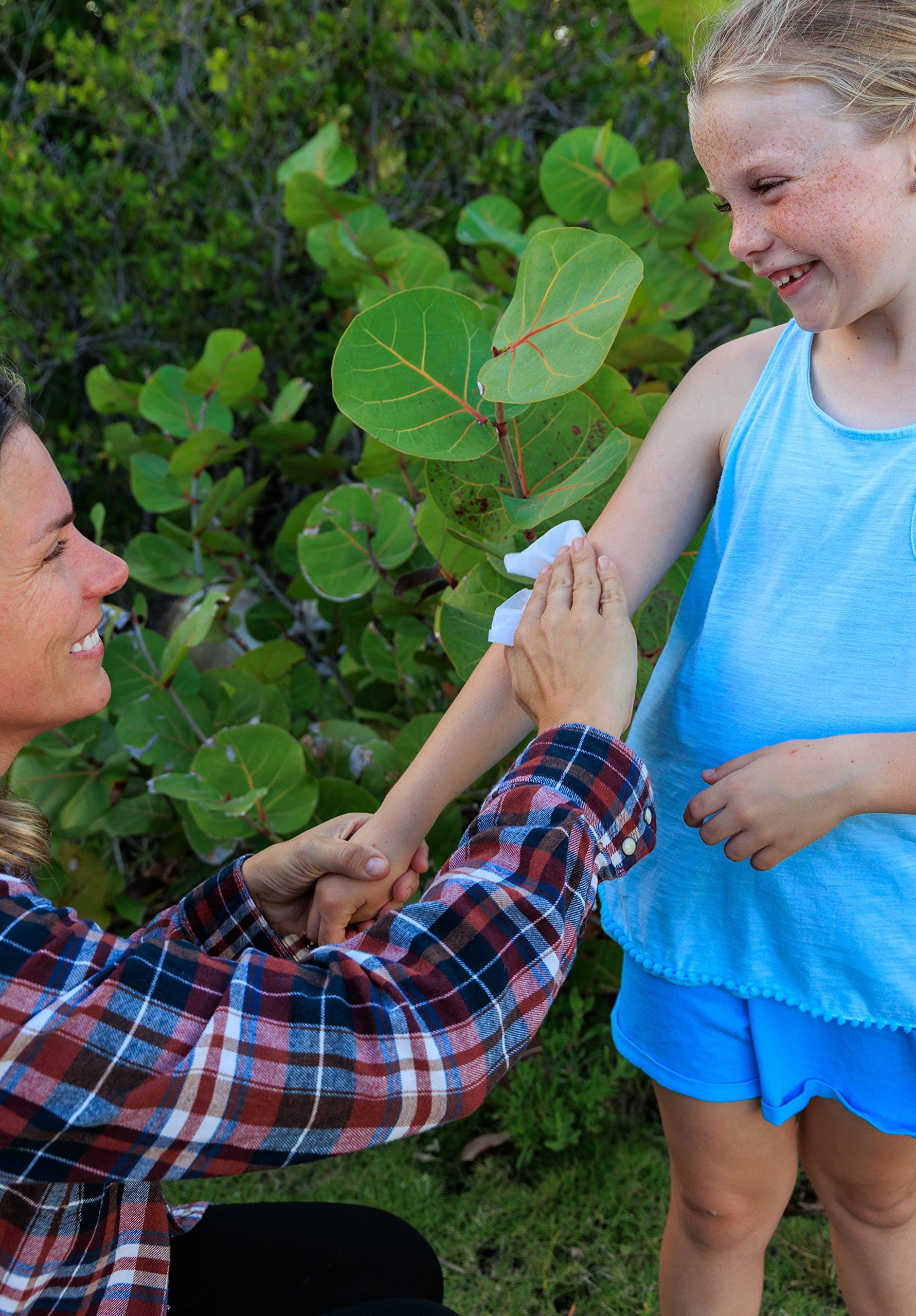DEET-Free Mosquito Repellent Wipes - 20 Individually Wrapped Travel-Sized Bug Wipes for Camping, Hiking & Outdoor Activities | Natural Insect Protection for Patio, Backyard & Travel Use