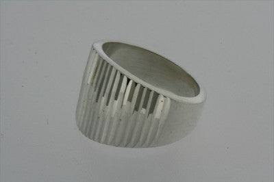 Diamond Stripe Signet Ring for Men & Women - Elegant Gold or Silver Band with Engraved Design - Perfect for Weddings, Anniversaries & Everyday Wear