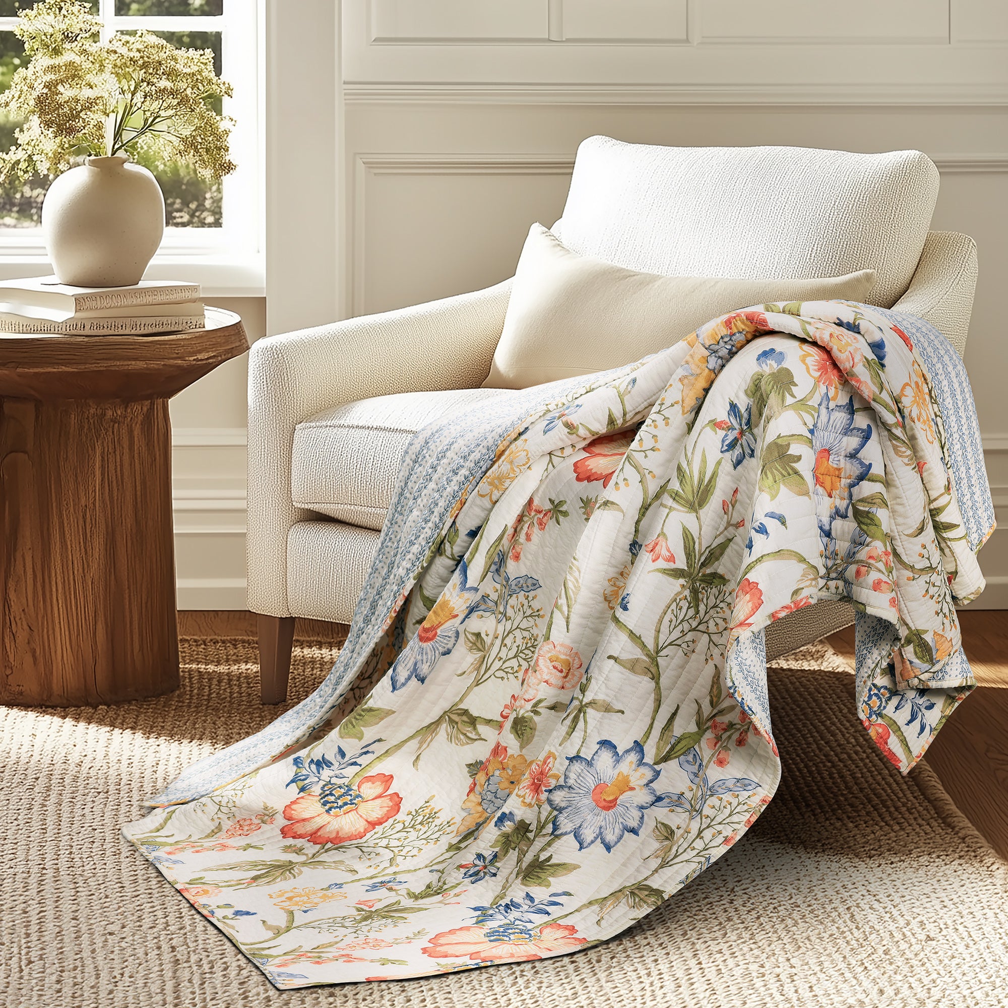 Maileen Quilted Throw Blanket - Soft Cozy Lightweight Bedspread for Couch, Sofa & Bed - Perfect for Winter Warmth, Home Decor & Gift Giving