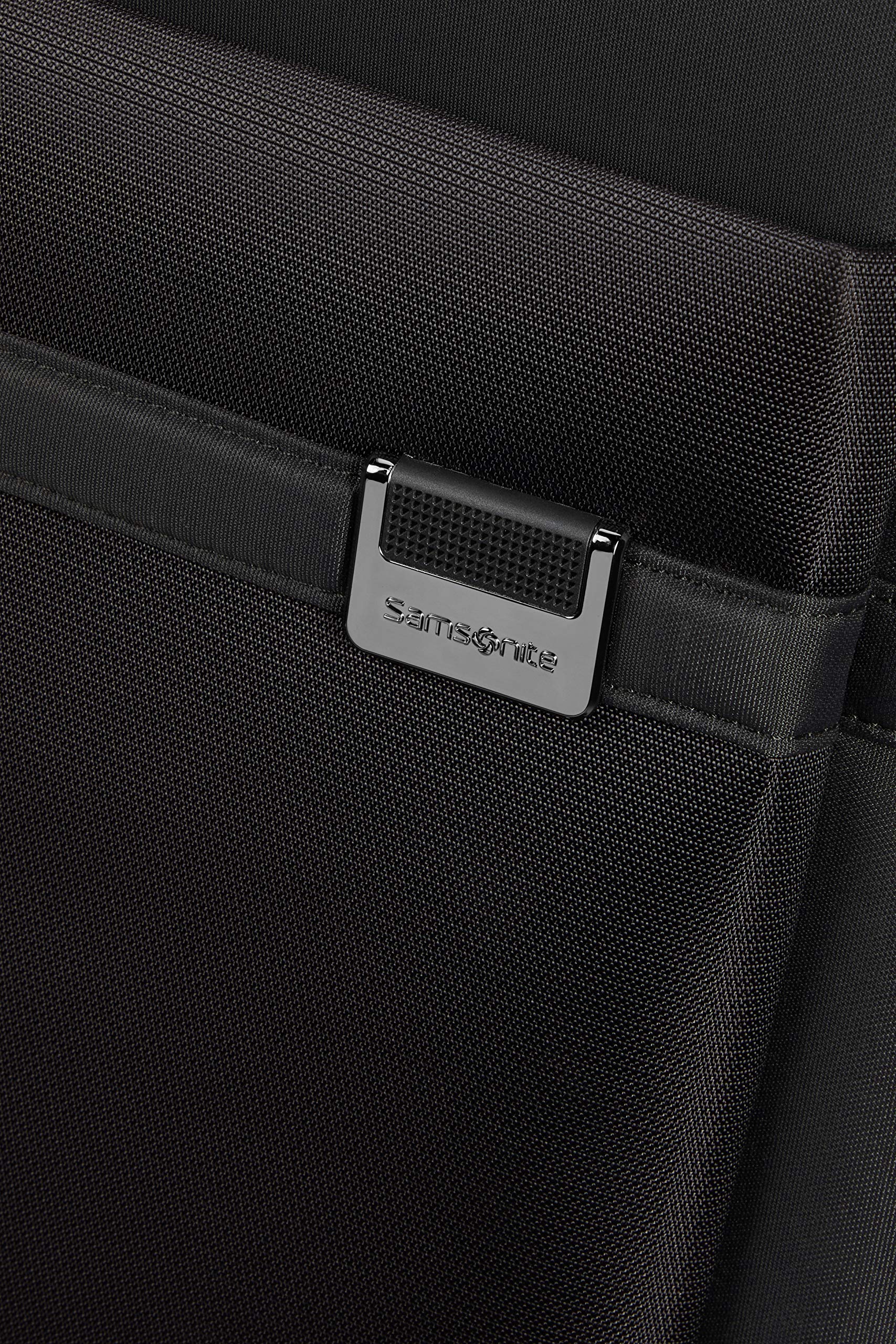 Samsonite Airea Spinner S 55cm Carry-On Luggage 41L Black Expandable Suitcase for Business Travel & Weekend Getaways - Lightweight Durable Hardshell with 360° Spinner Wheels, TSA Lock & Packing Organizer